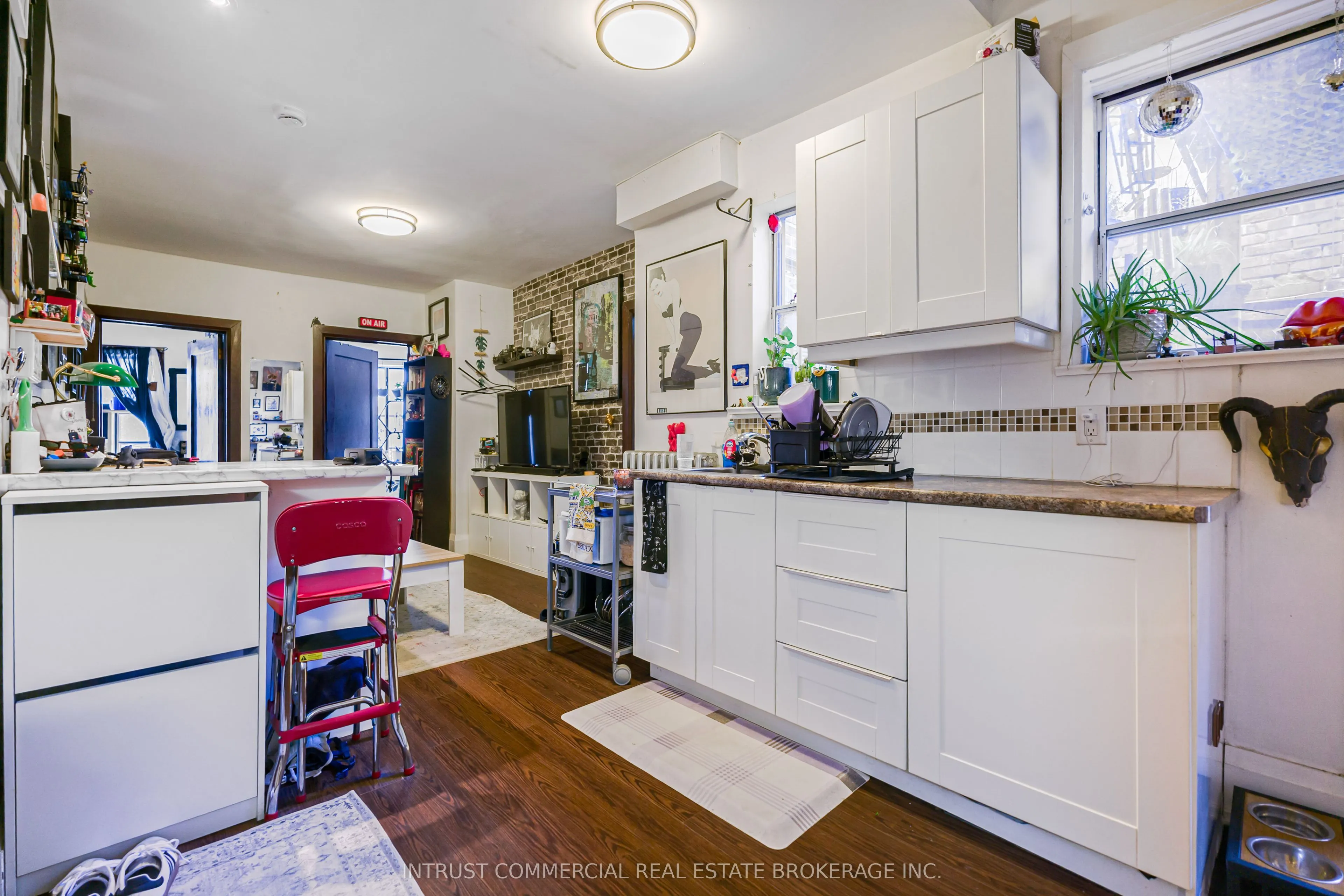 3097 Dundas Street W