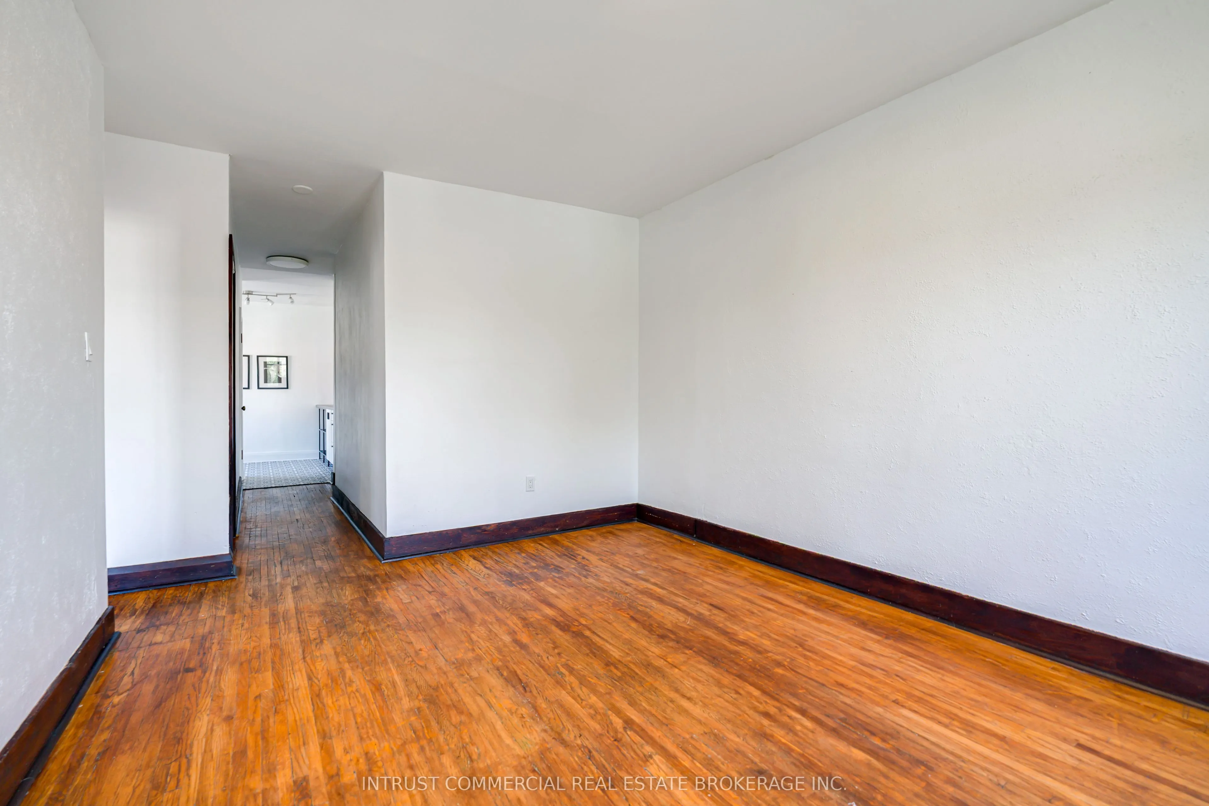 3097 Dundas Street W