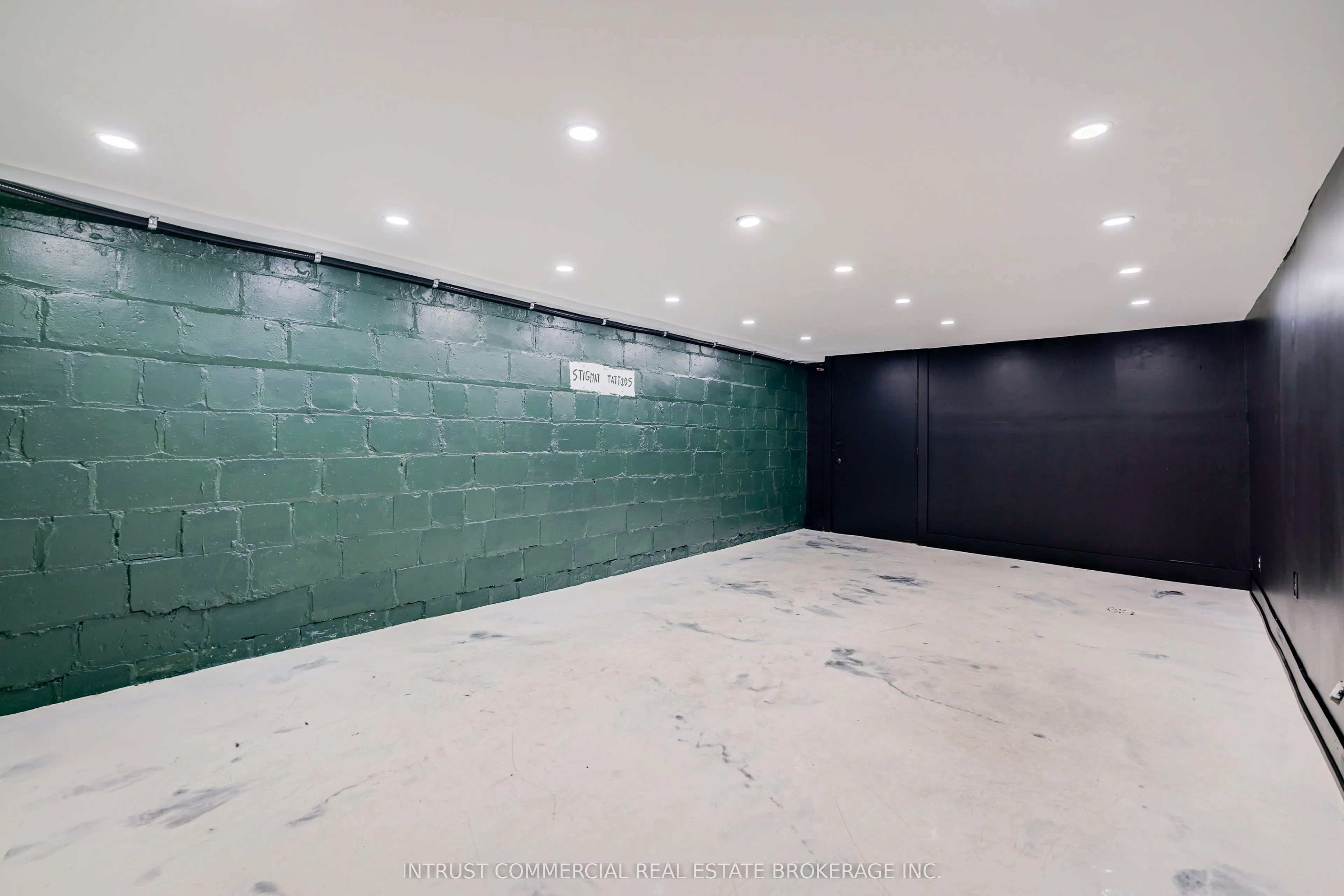 3097 Dundas Street W