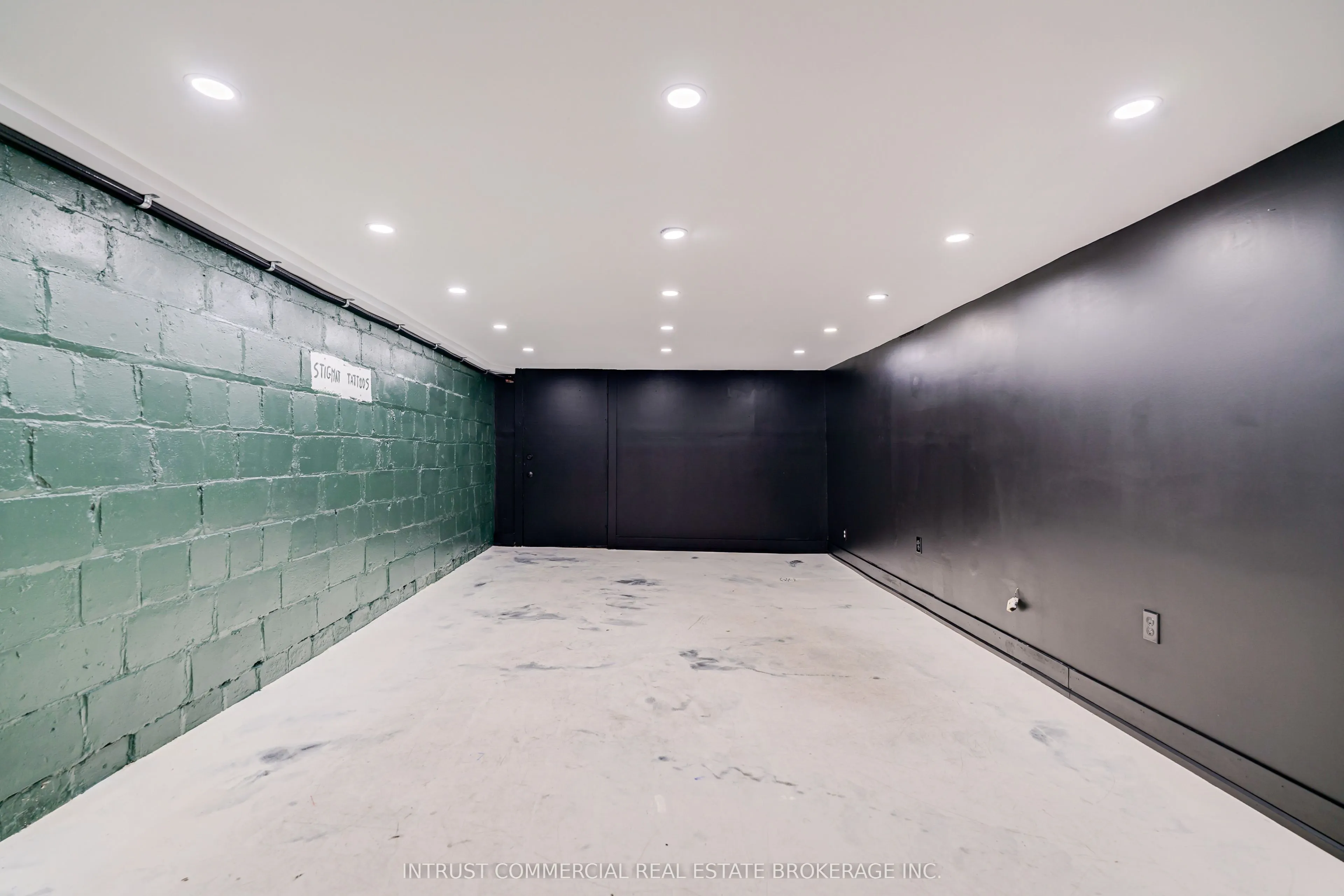 3097 Dundas Street W