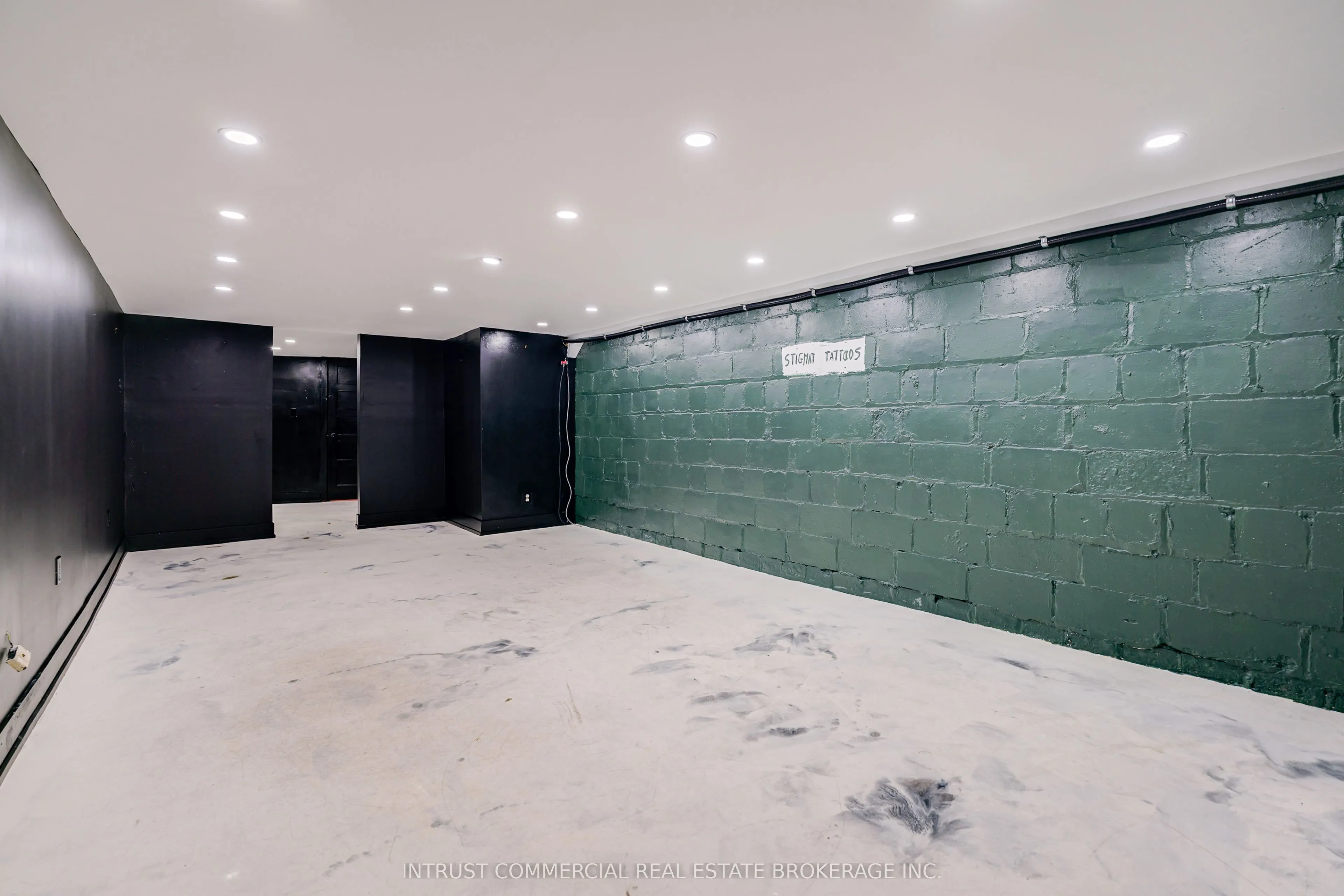 3097 Dundas Street W