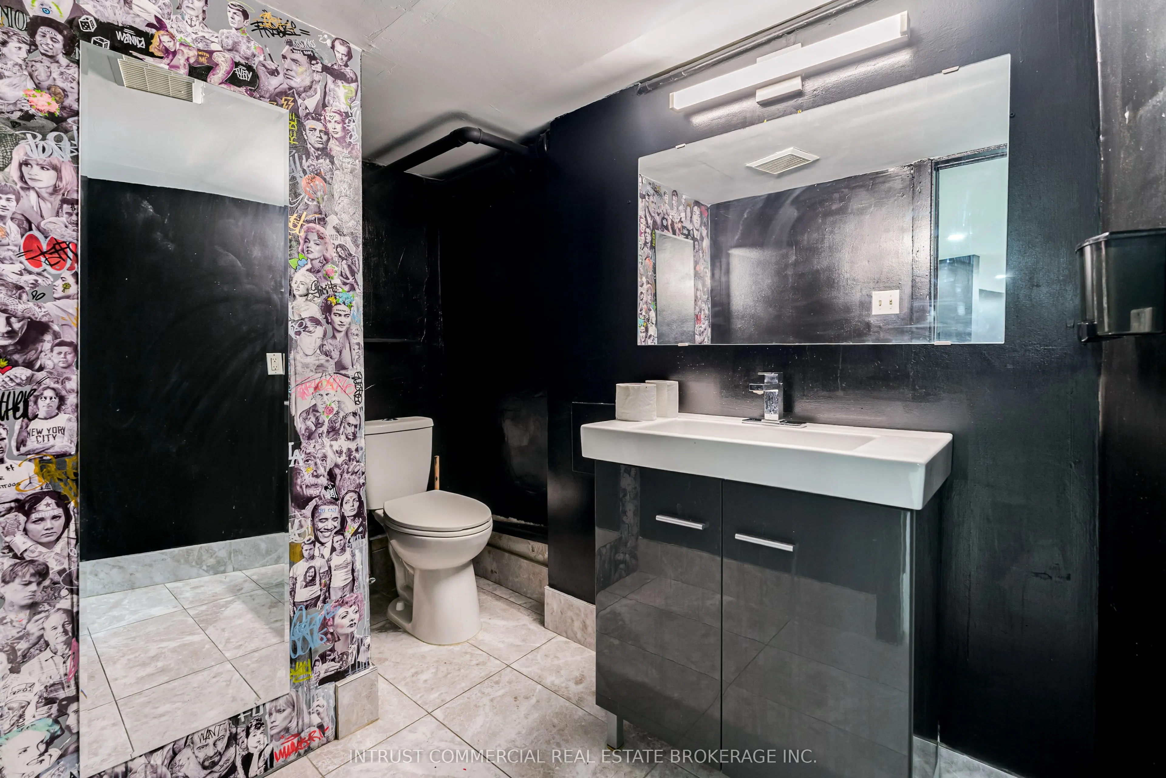 3097 Dundas Street W