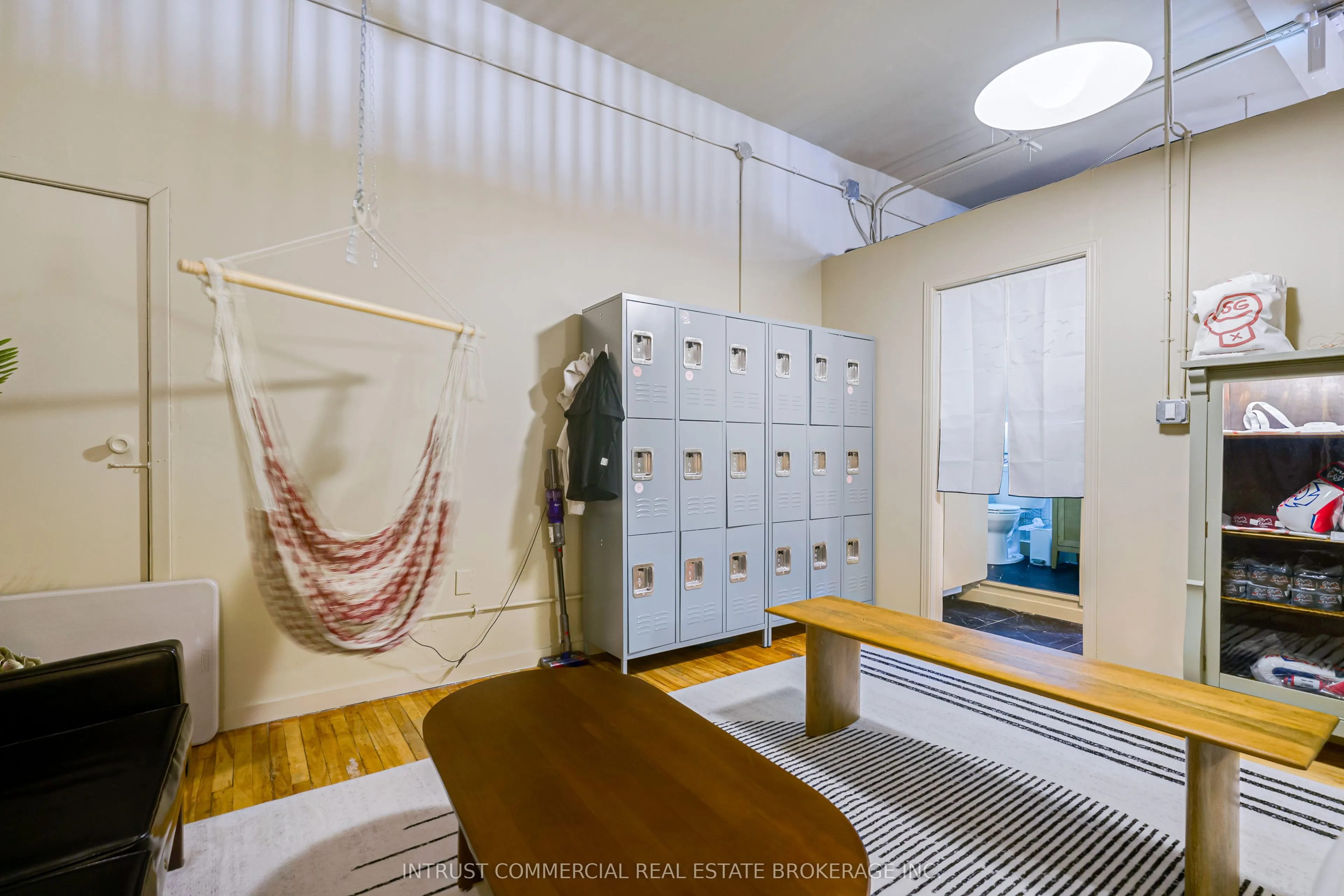 3097 Dundas Street W