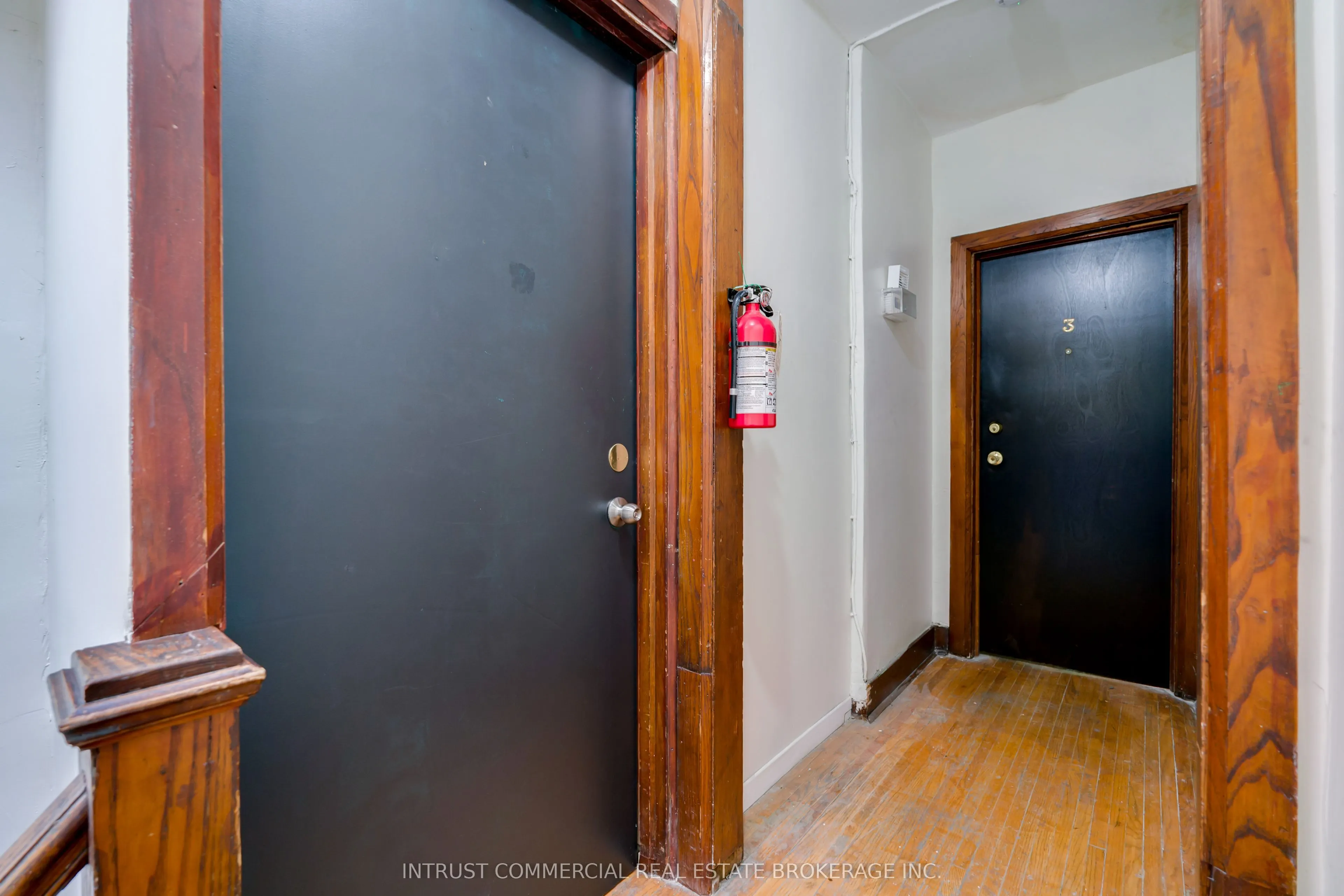 3097 Dundas Street W