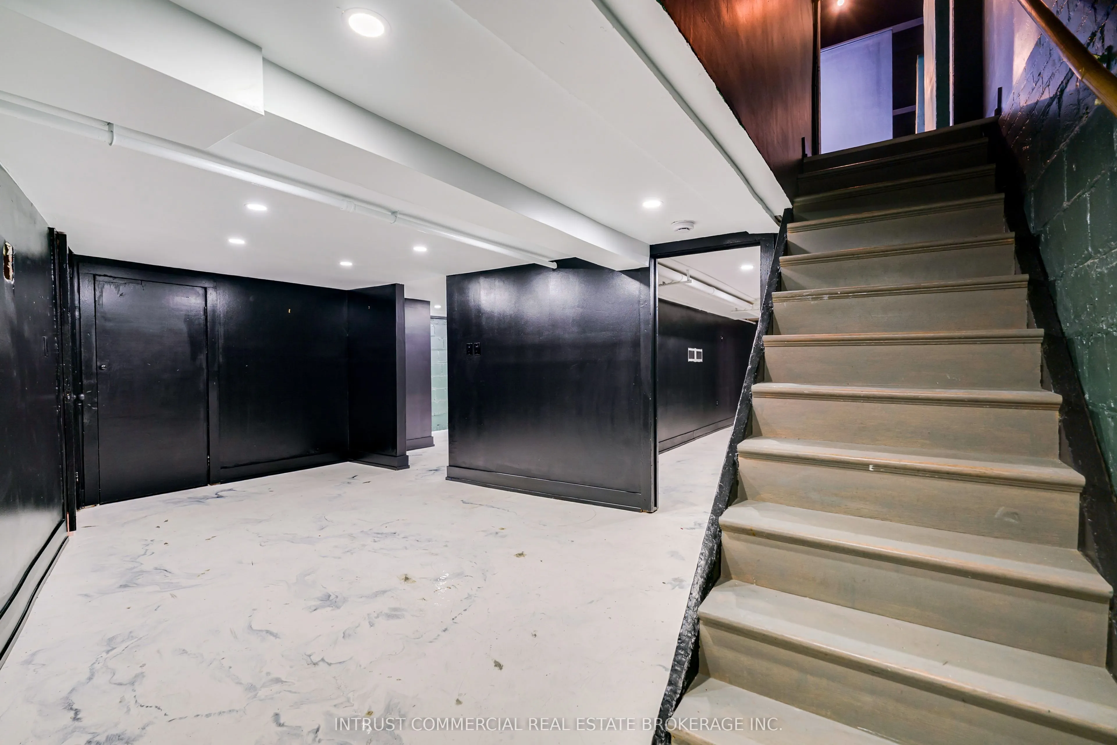 3097 Dundas Street W