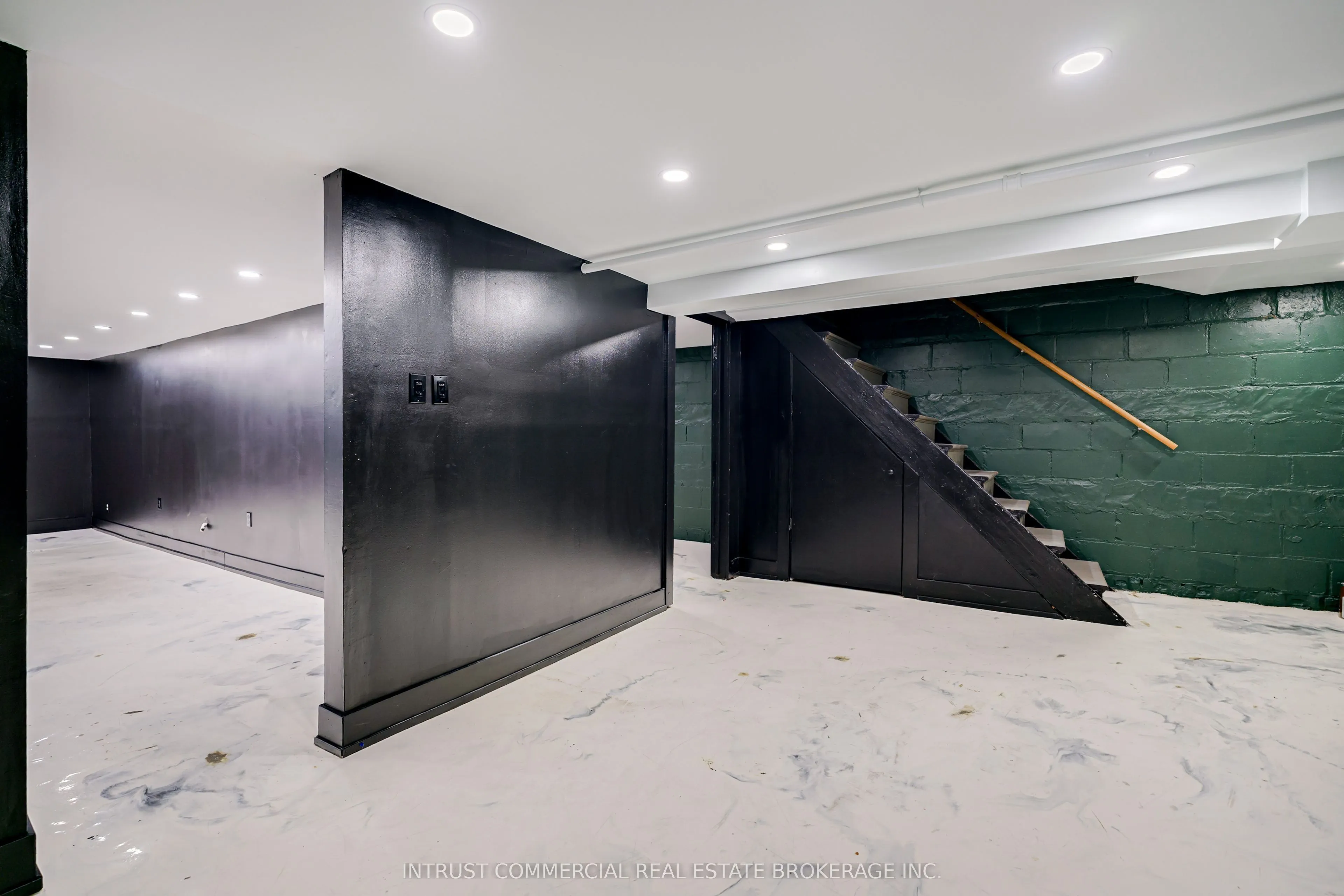 3097 Dundas Street W