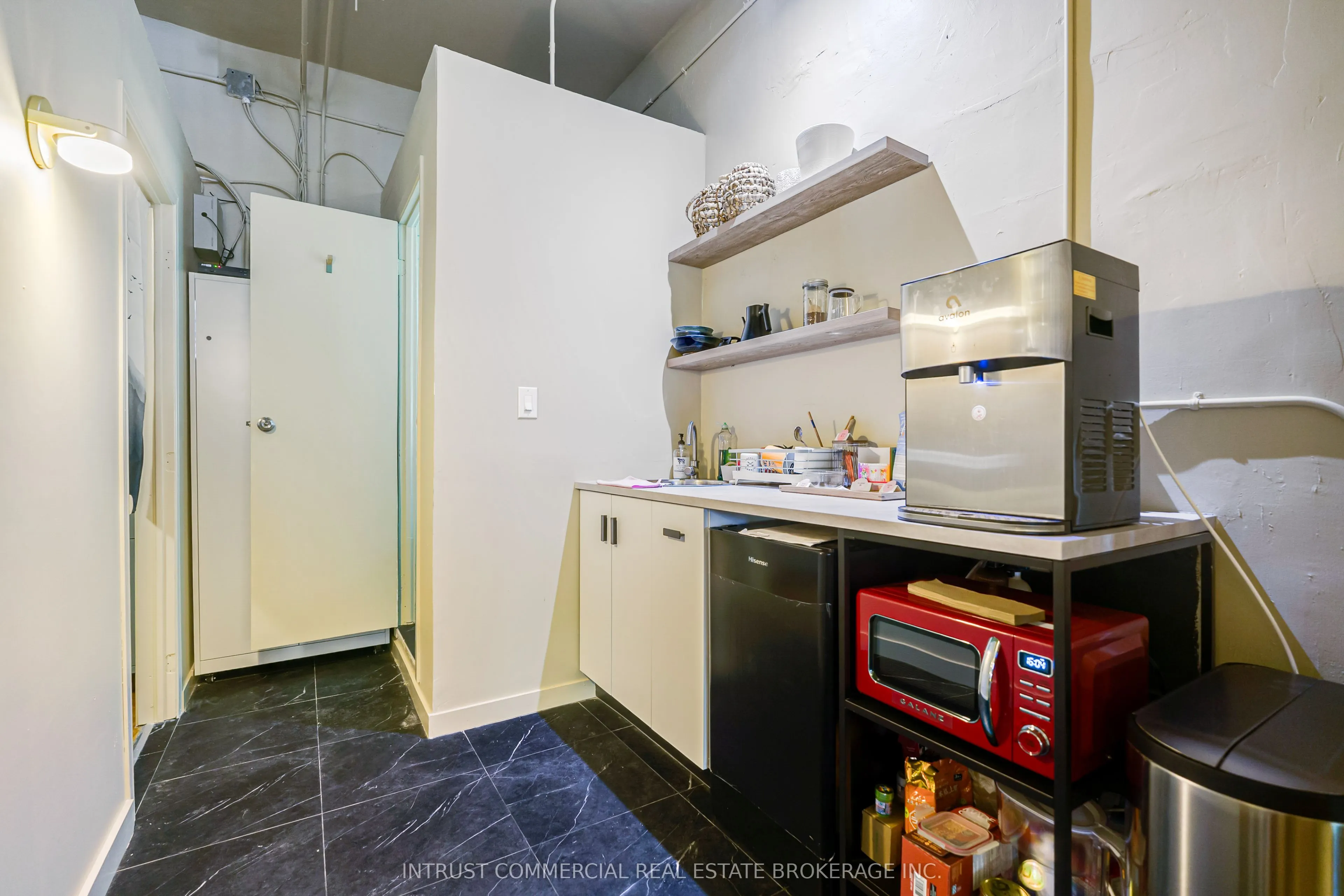 3097 Dundas Street W
