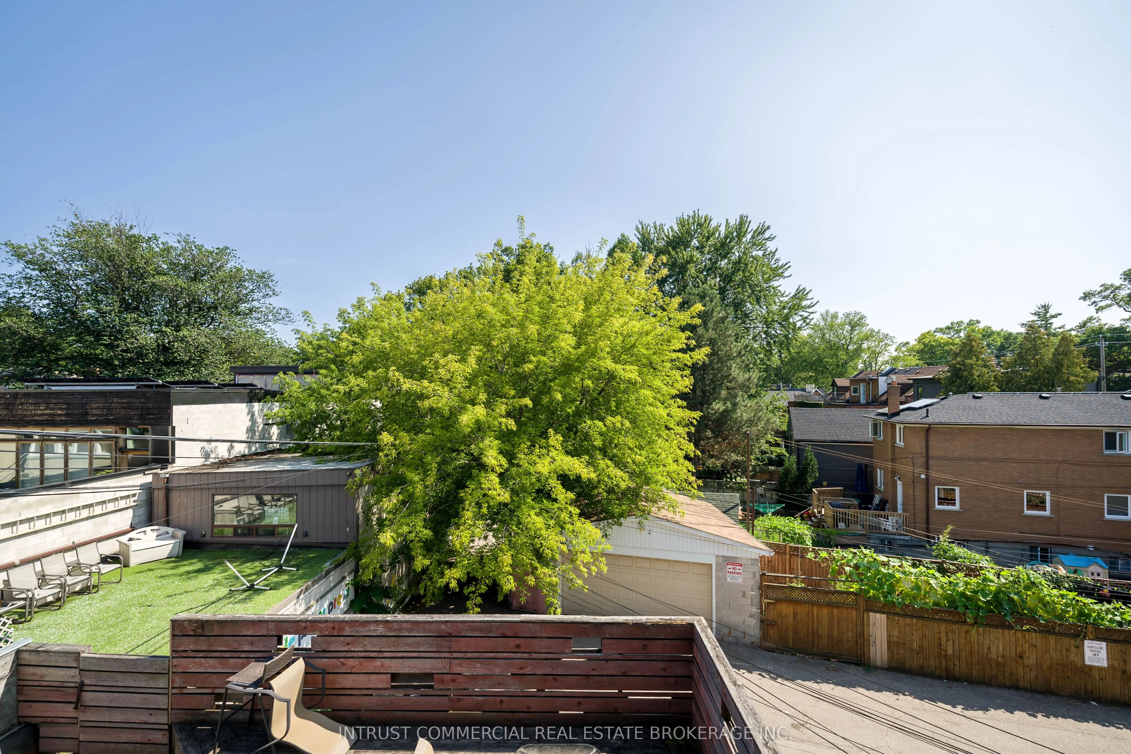 3097 Dundas Street W