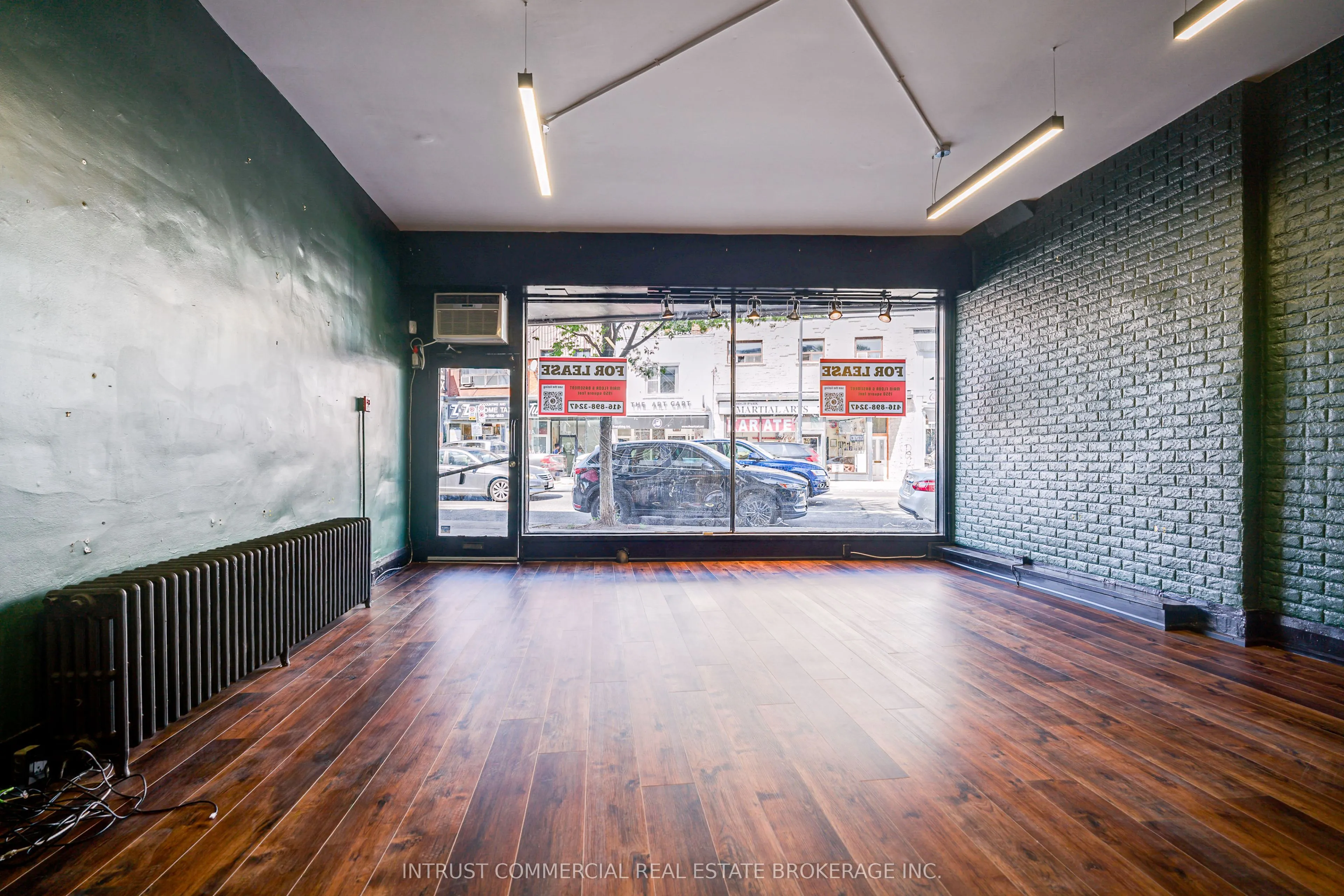 3097 Dundas Street W