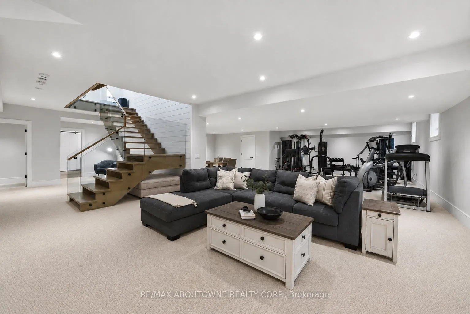 489 Lakeshore Road W