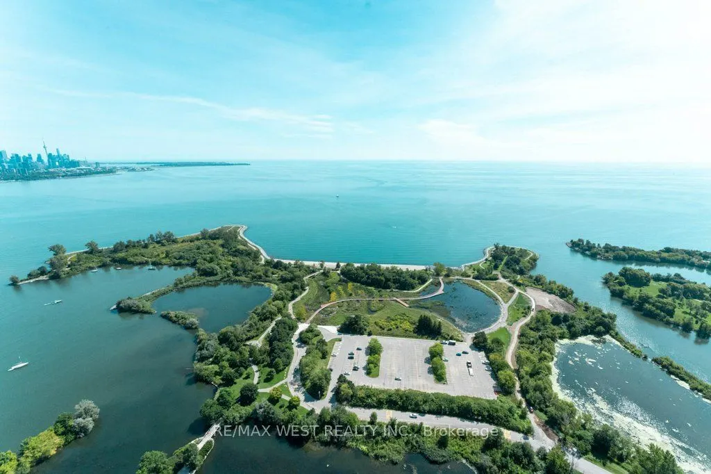 20 Shore Breeze Drive #3206