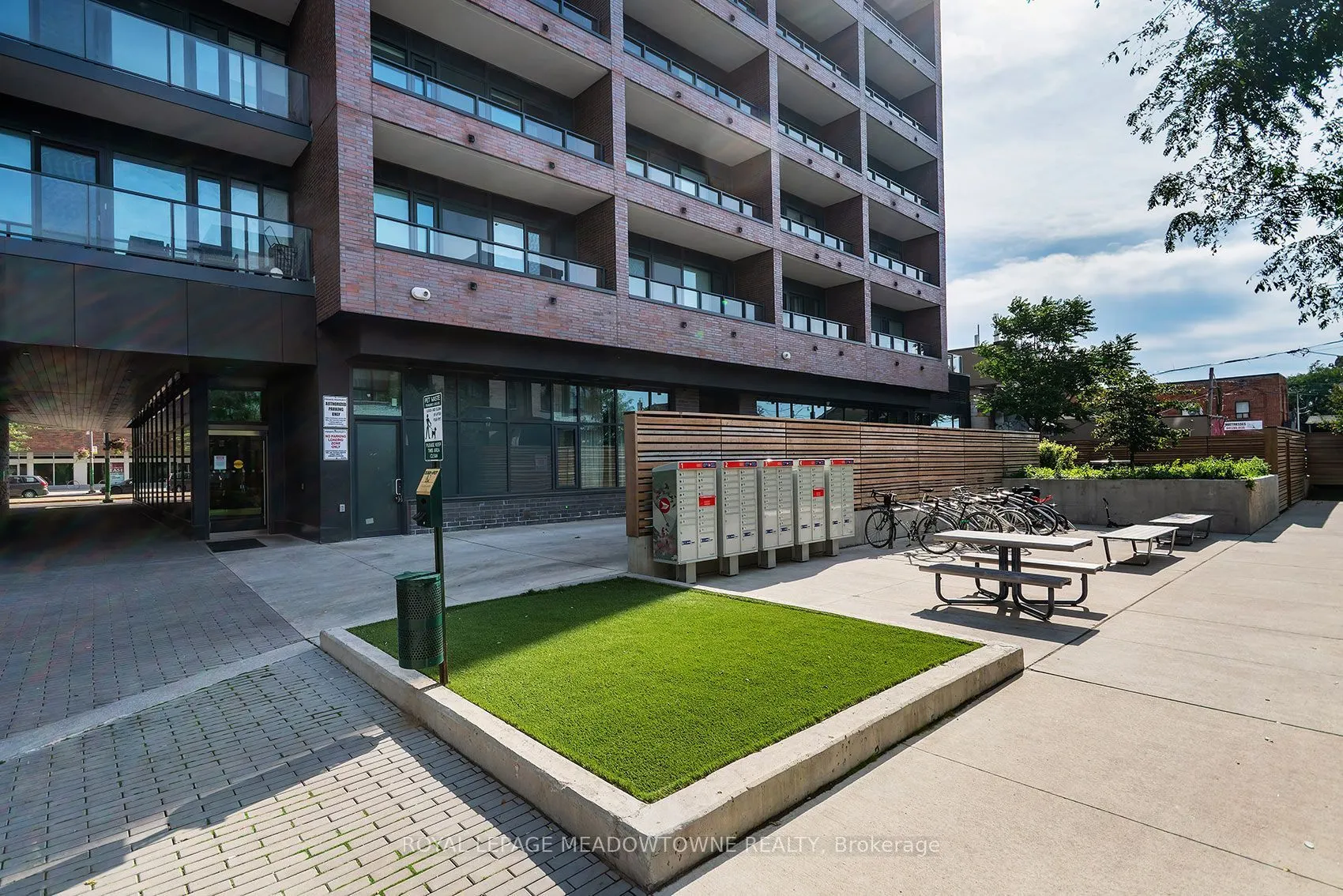 1808 St. Clair Avenue W #712