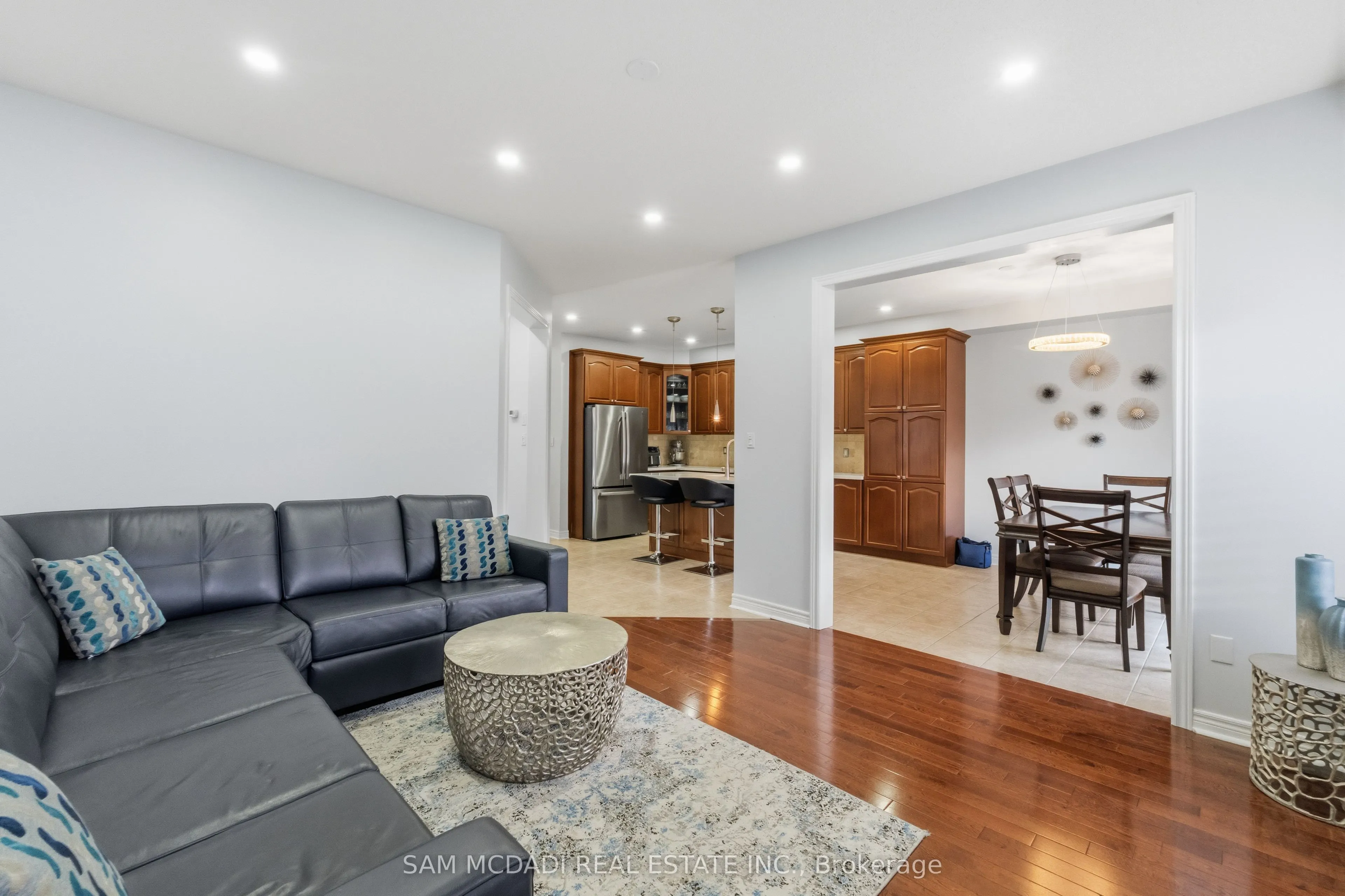 5604 Doctor Peddle Crescent