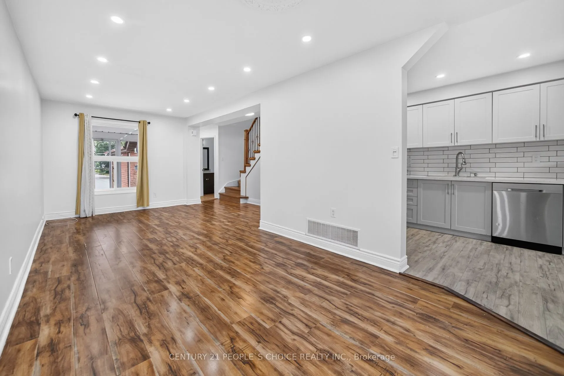 658 Galloway Crescent