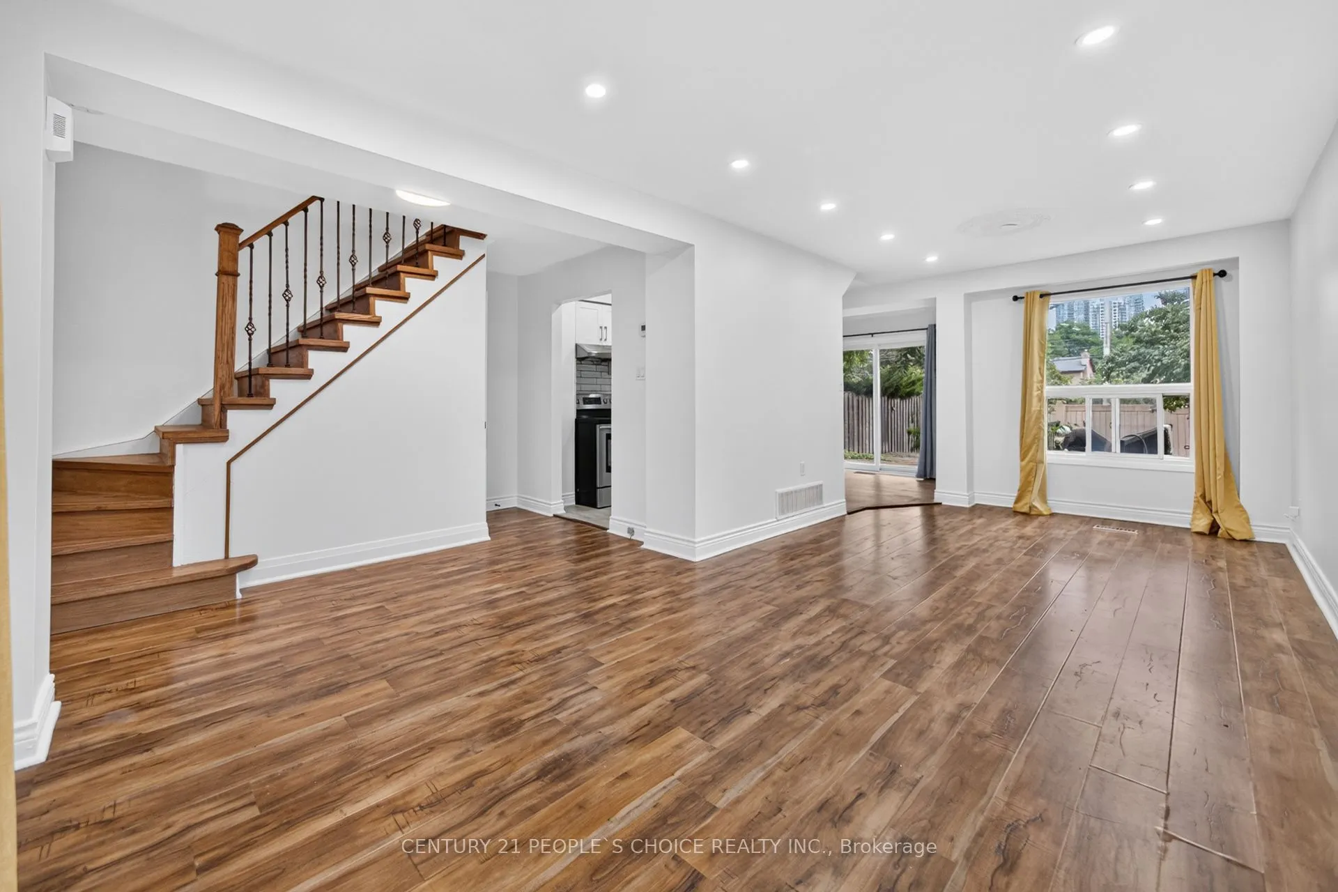 658 Galloway Crescent