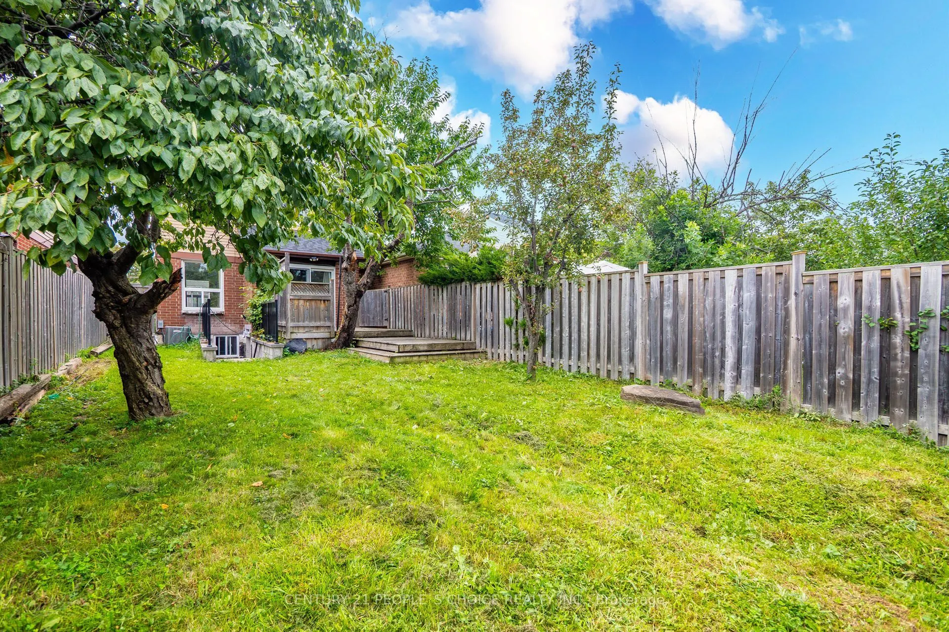658 Galloway Crescent