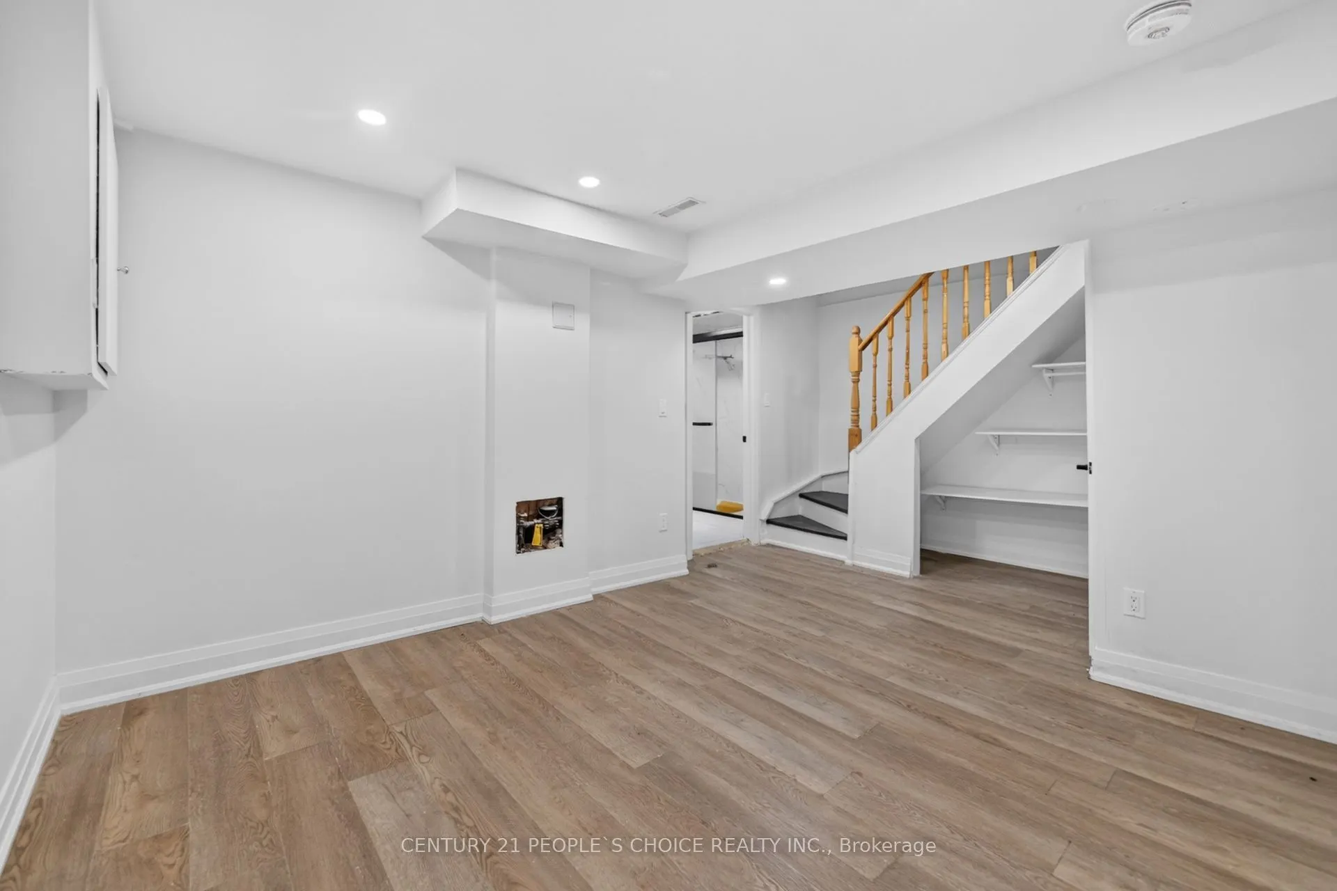 658 Galloway Crescent