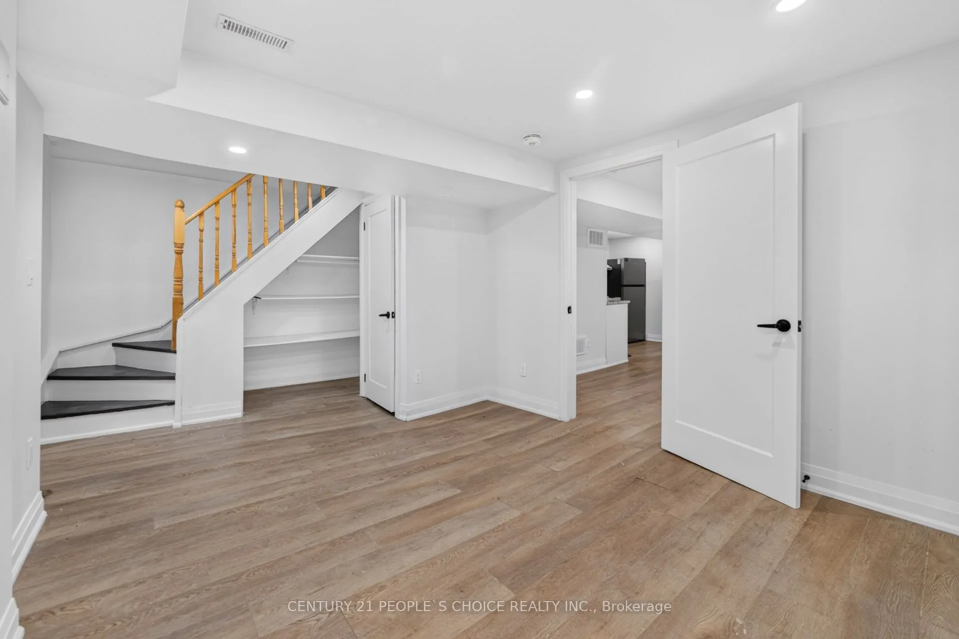 658 Galloway Crescent