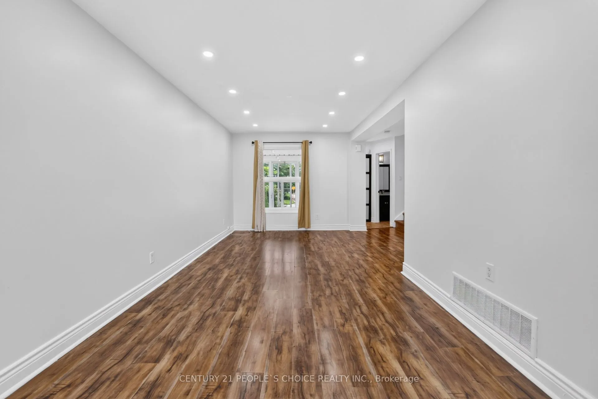 658 Galloway Crescent