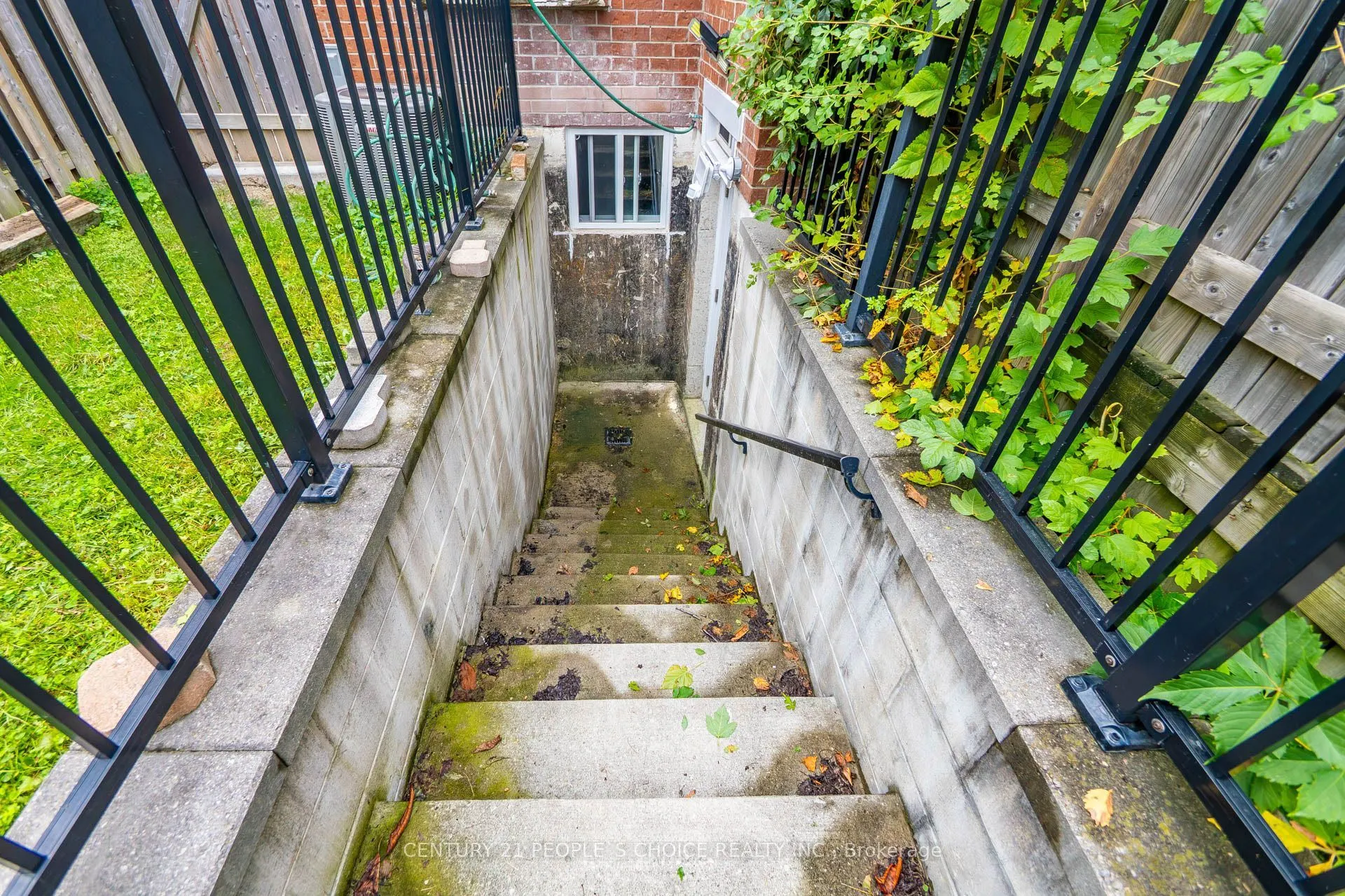 658 Galloway Crescent