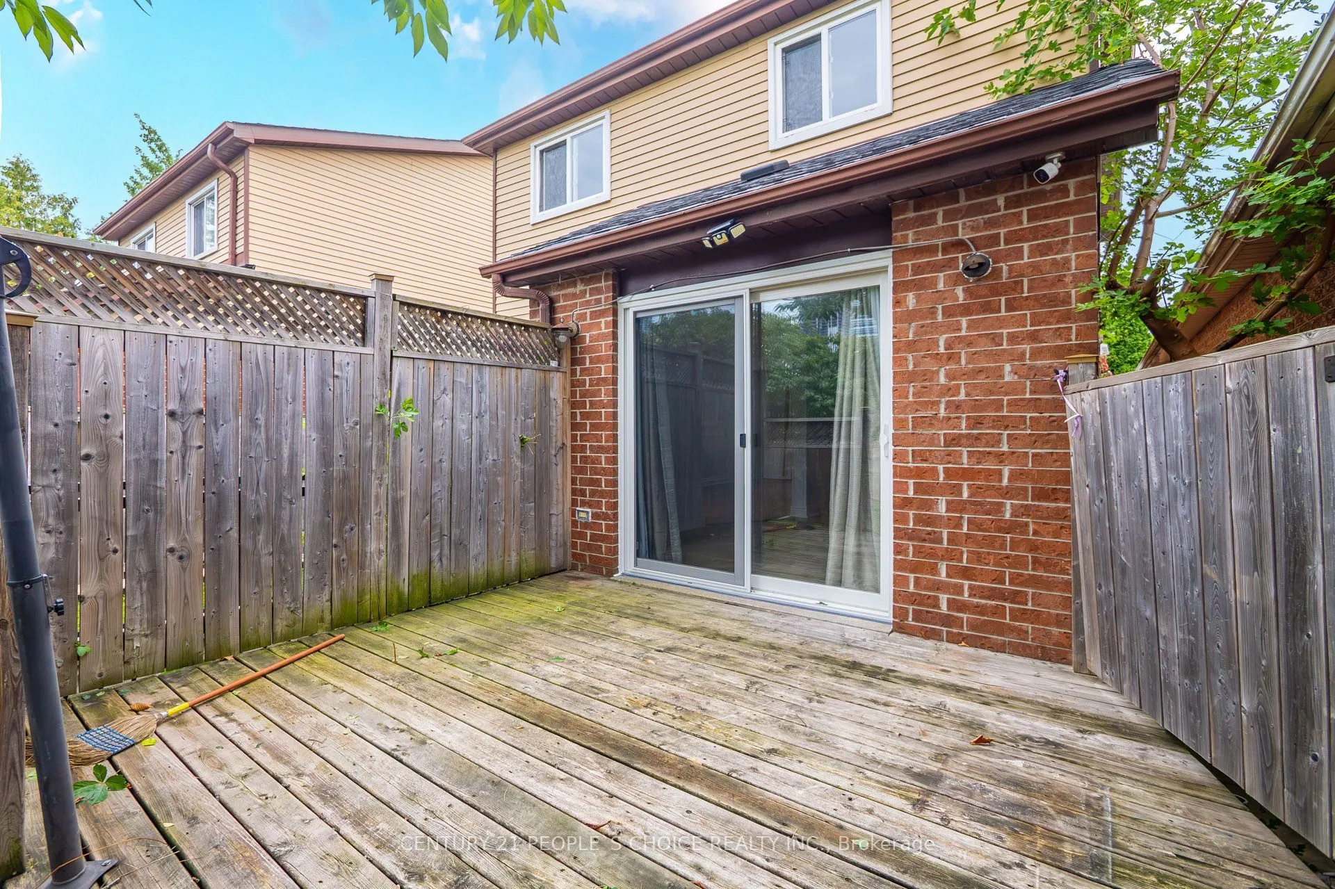 658 Galloway Crescent