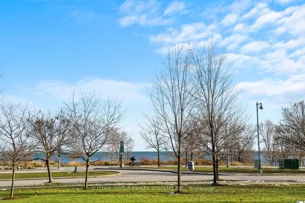 2095 Lake Shore Boulevard W