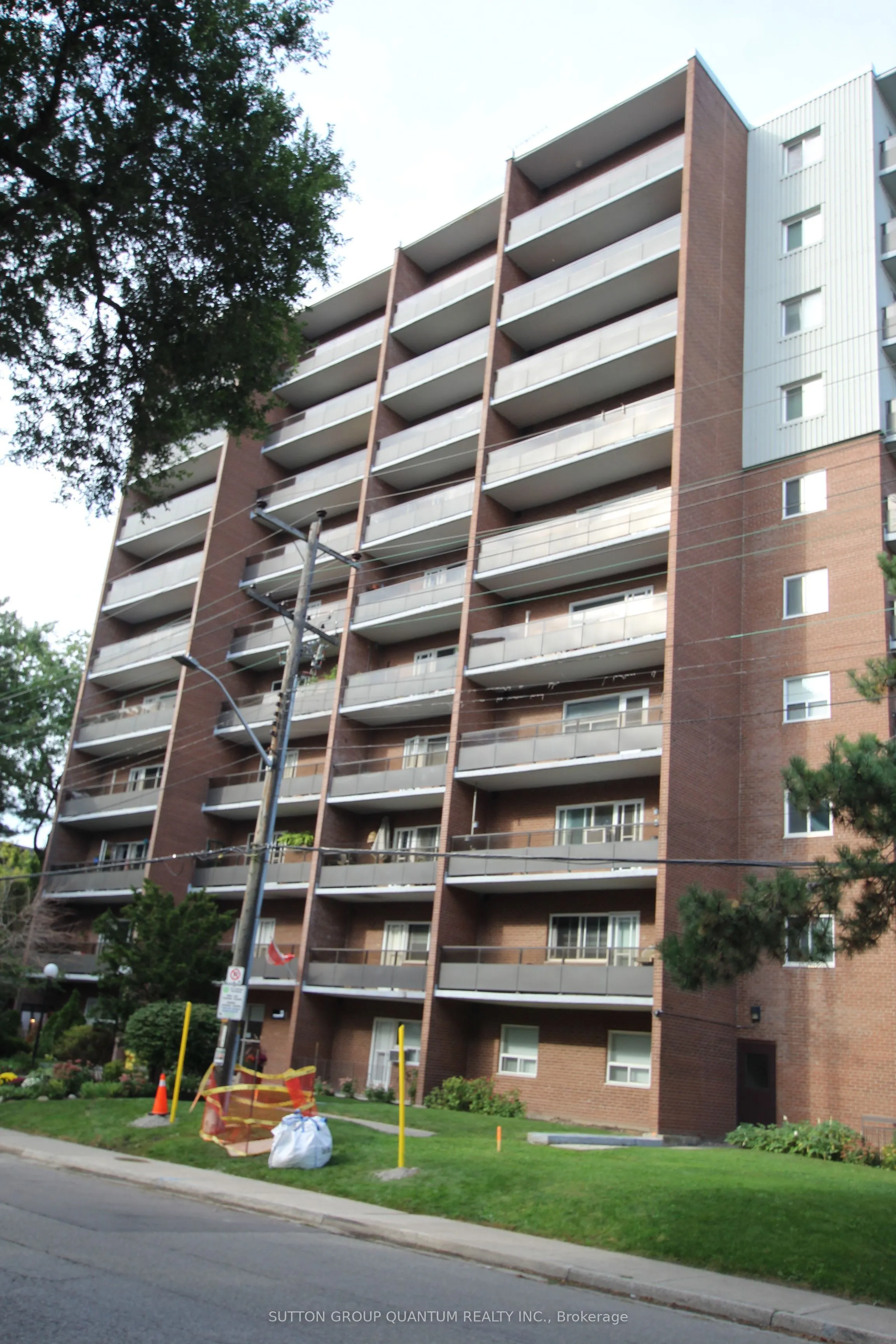 15 Elizabeth Street N #401