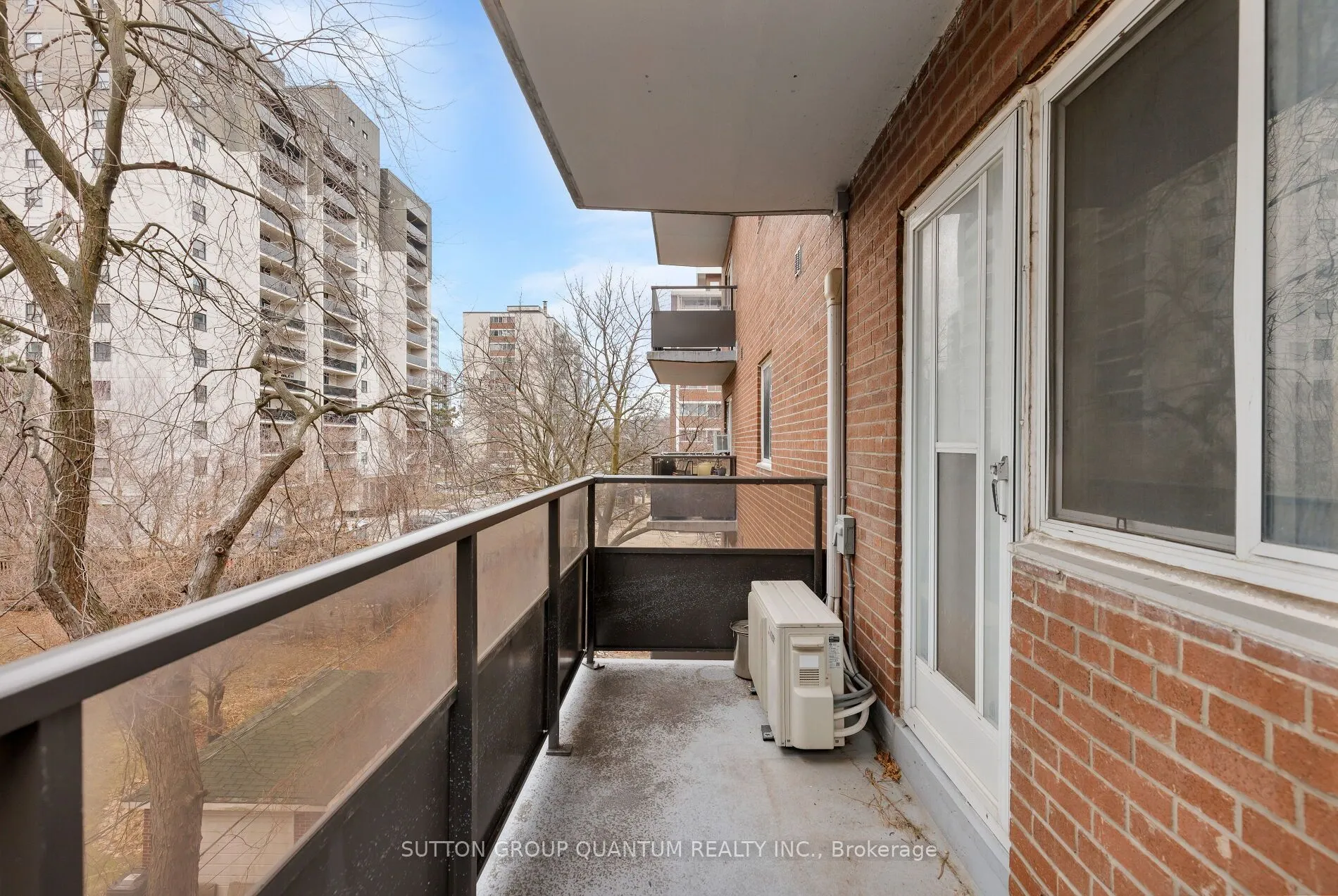 15 Elizabeth Street N #401