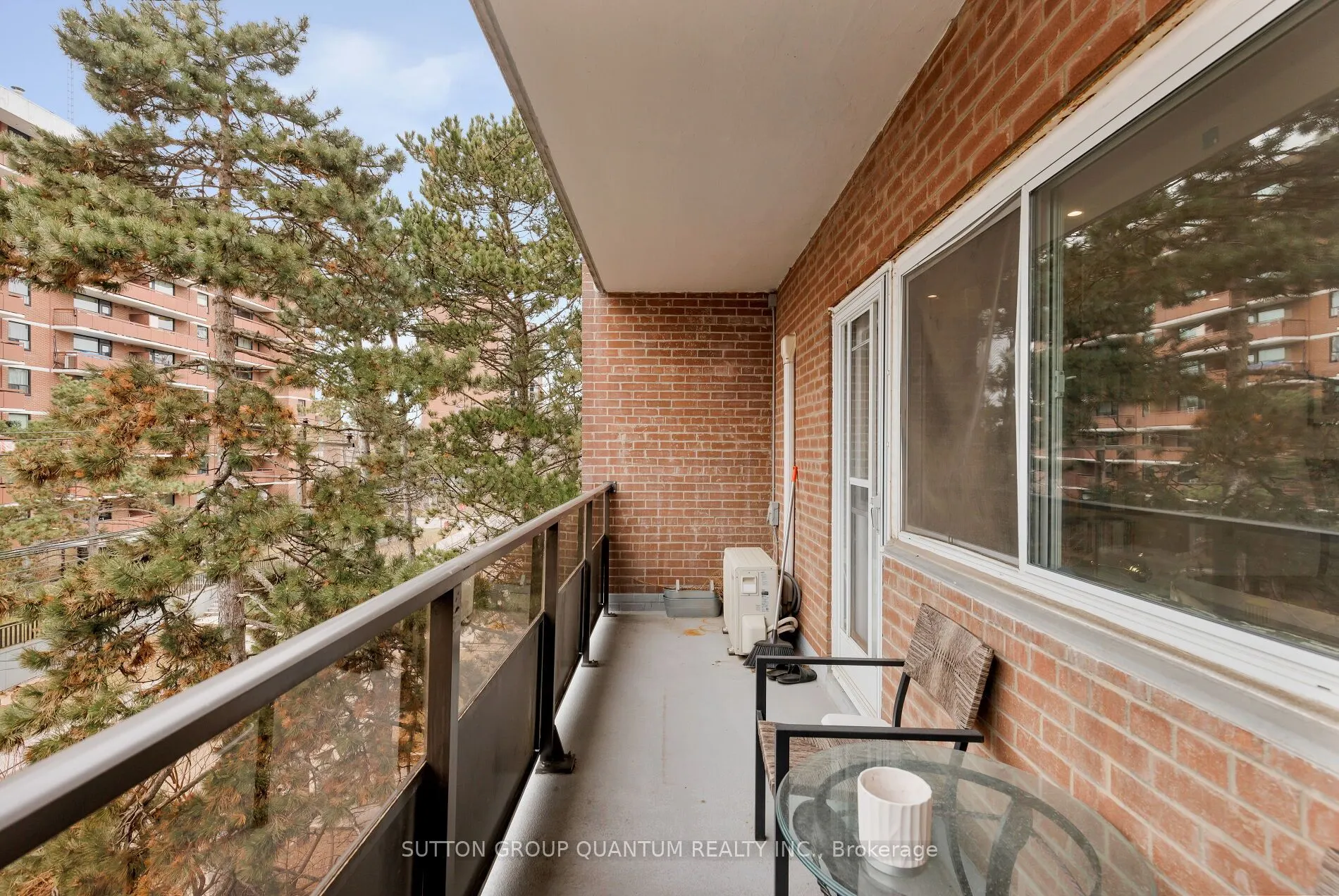 15 Elizabeth Street N #401