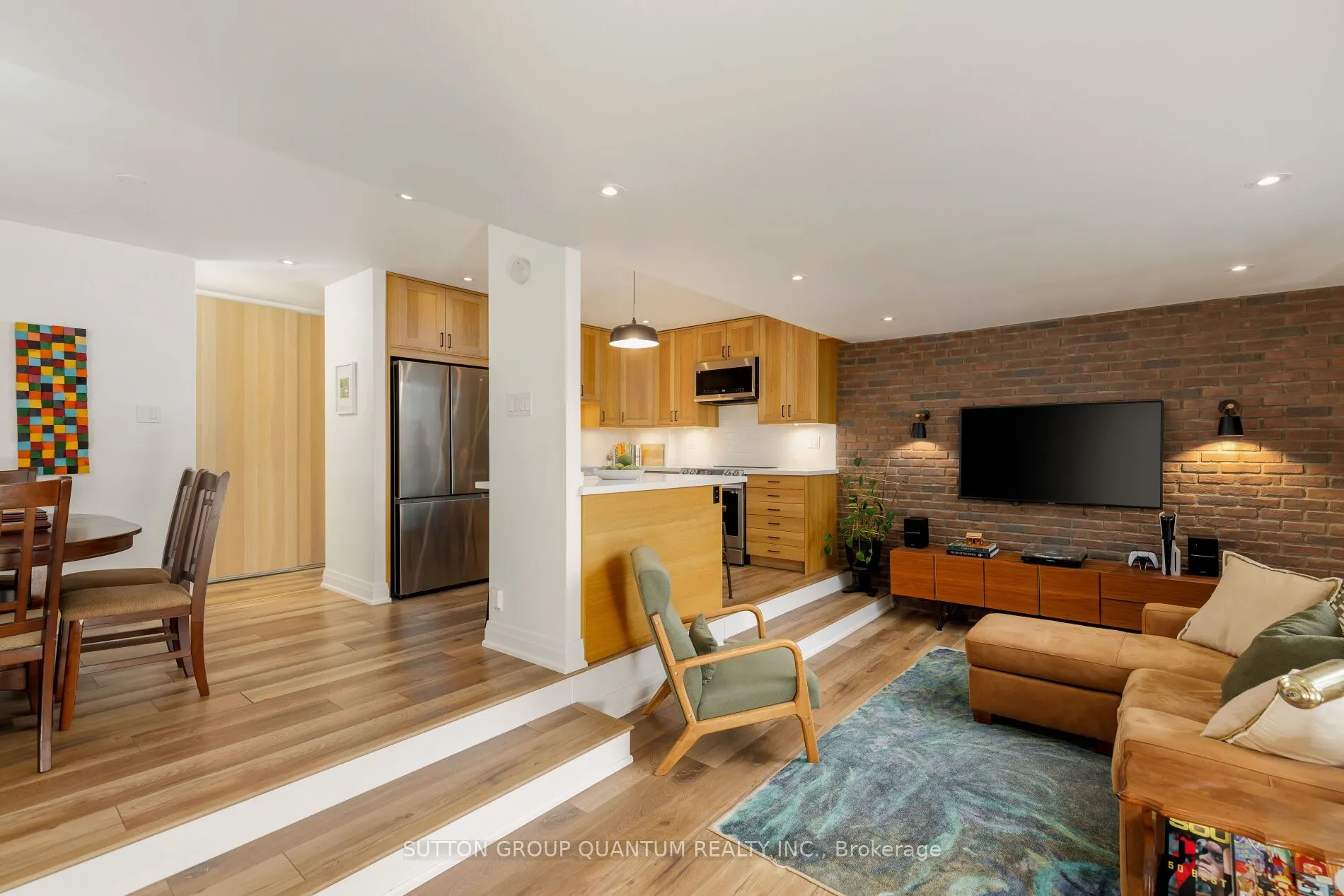 15 Elizabeth Street N #401
