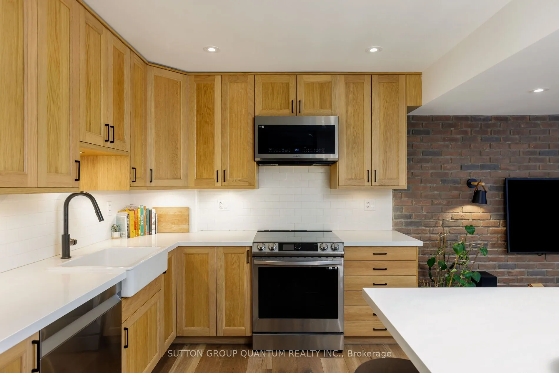 15 Elizabeth Street N #401