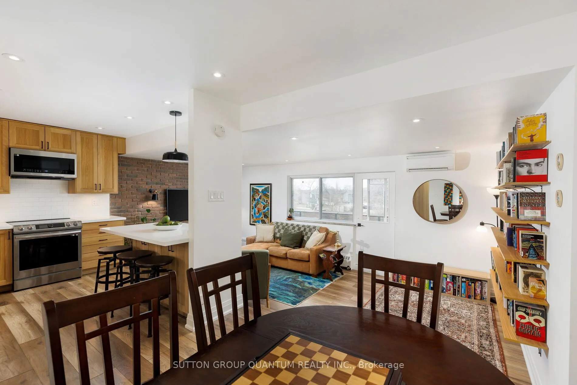 15 Elizabeth Street N #401