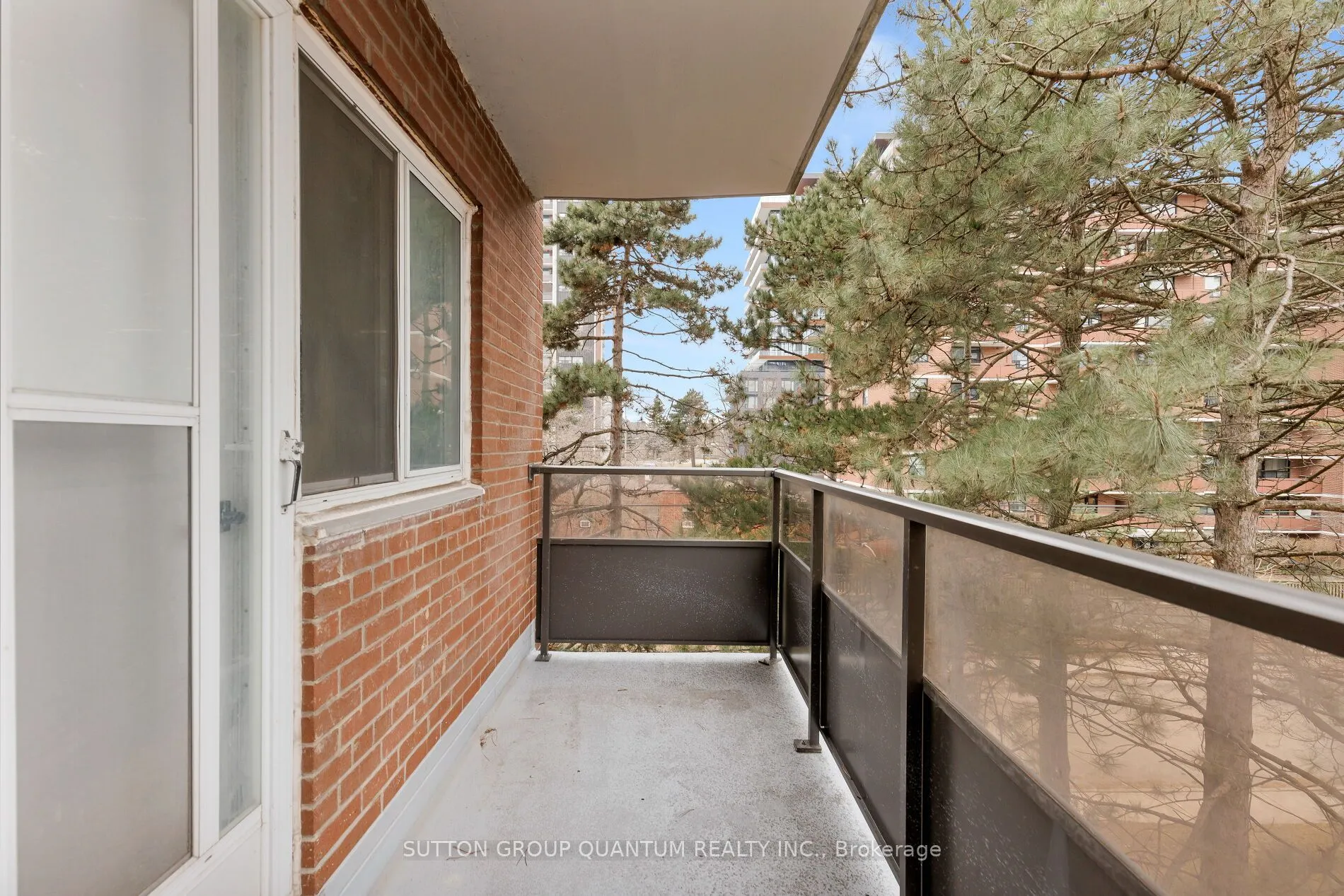 15 Elizabeth Street N #401