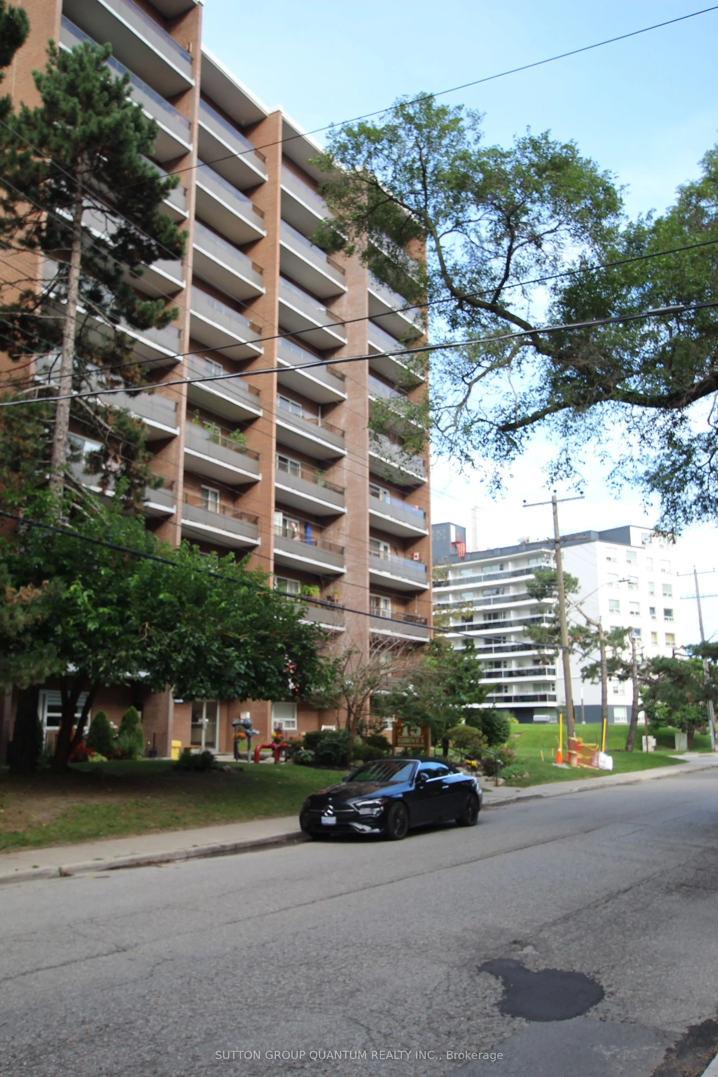 15 Elizabeth Street N #401