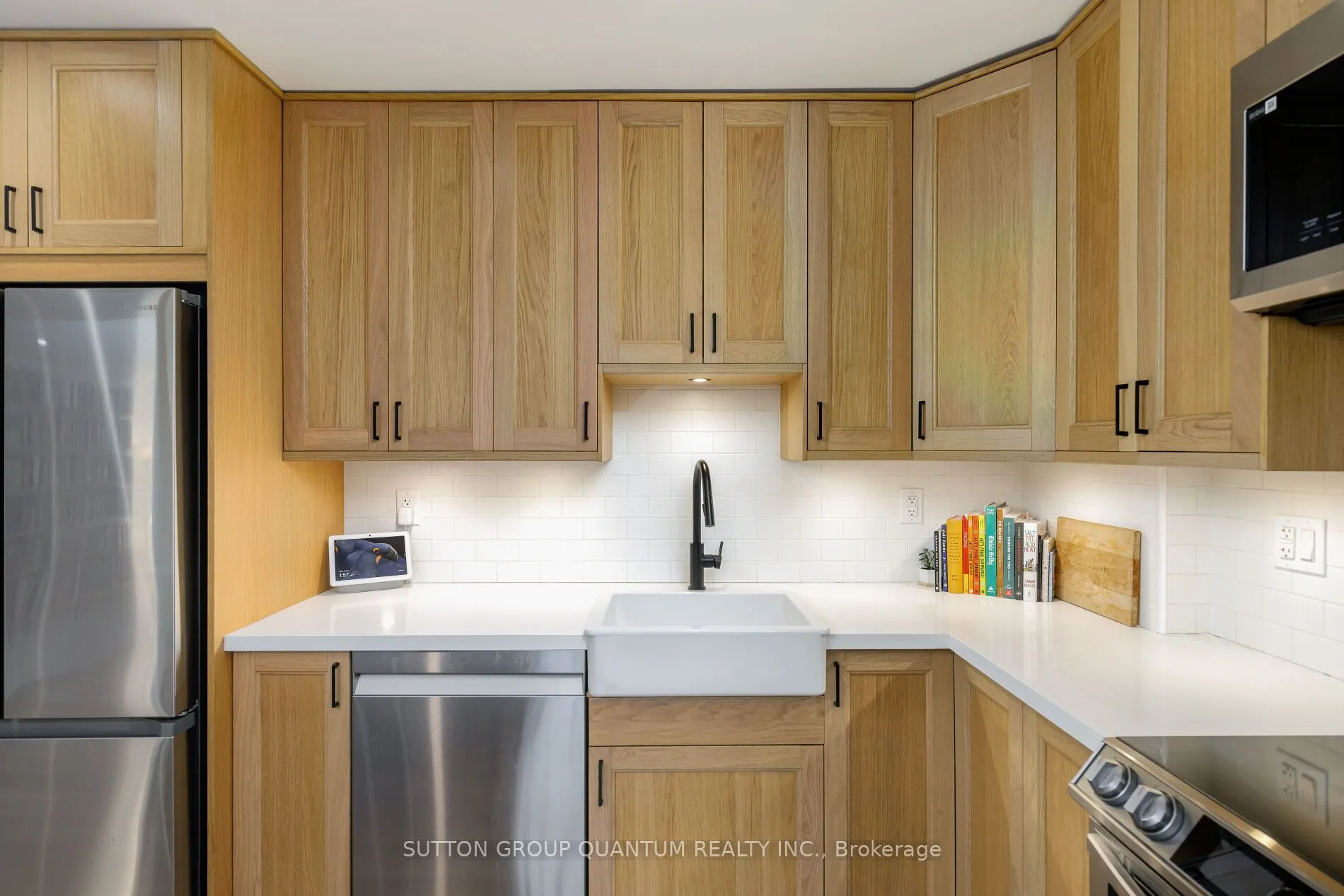 15 Elizabeth Street N #401