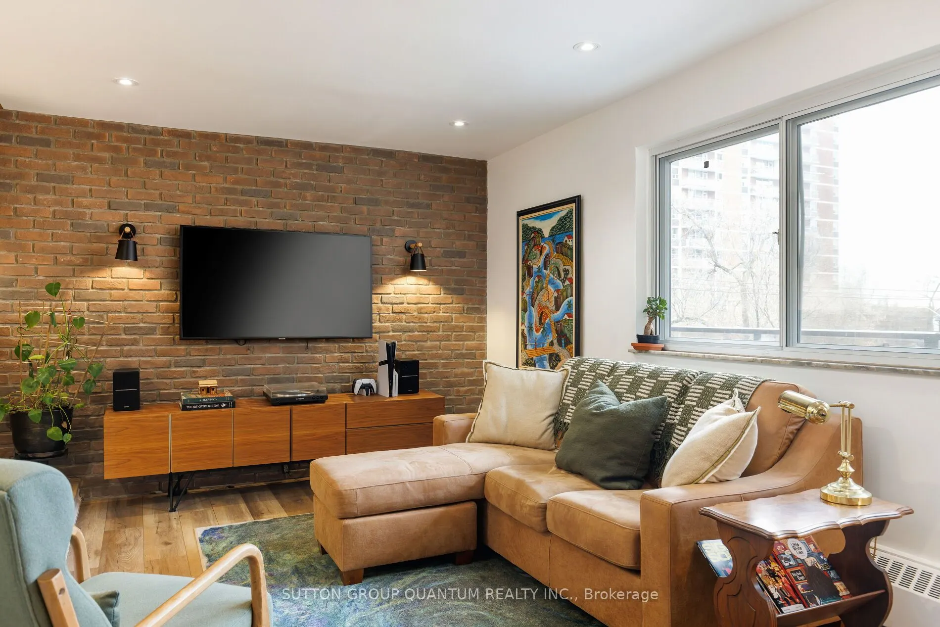 15 Elizabeth Street N #401