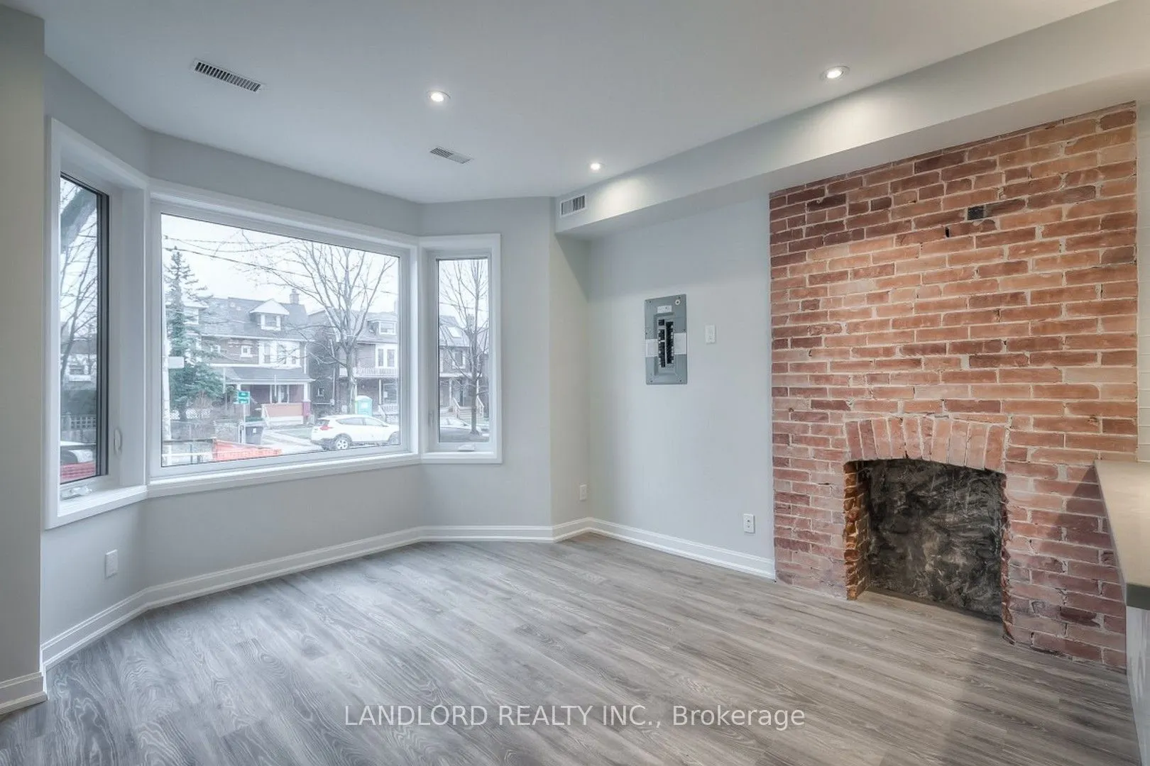 82 Parkway Avenue