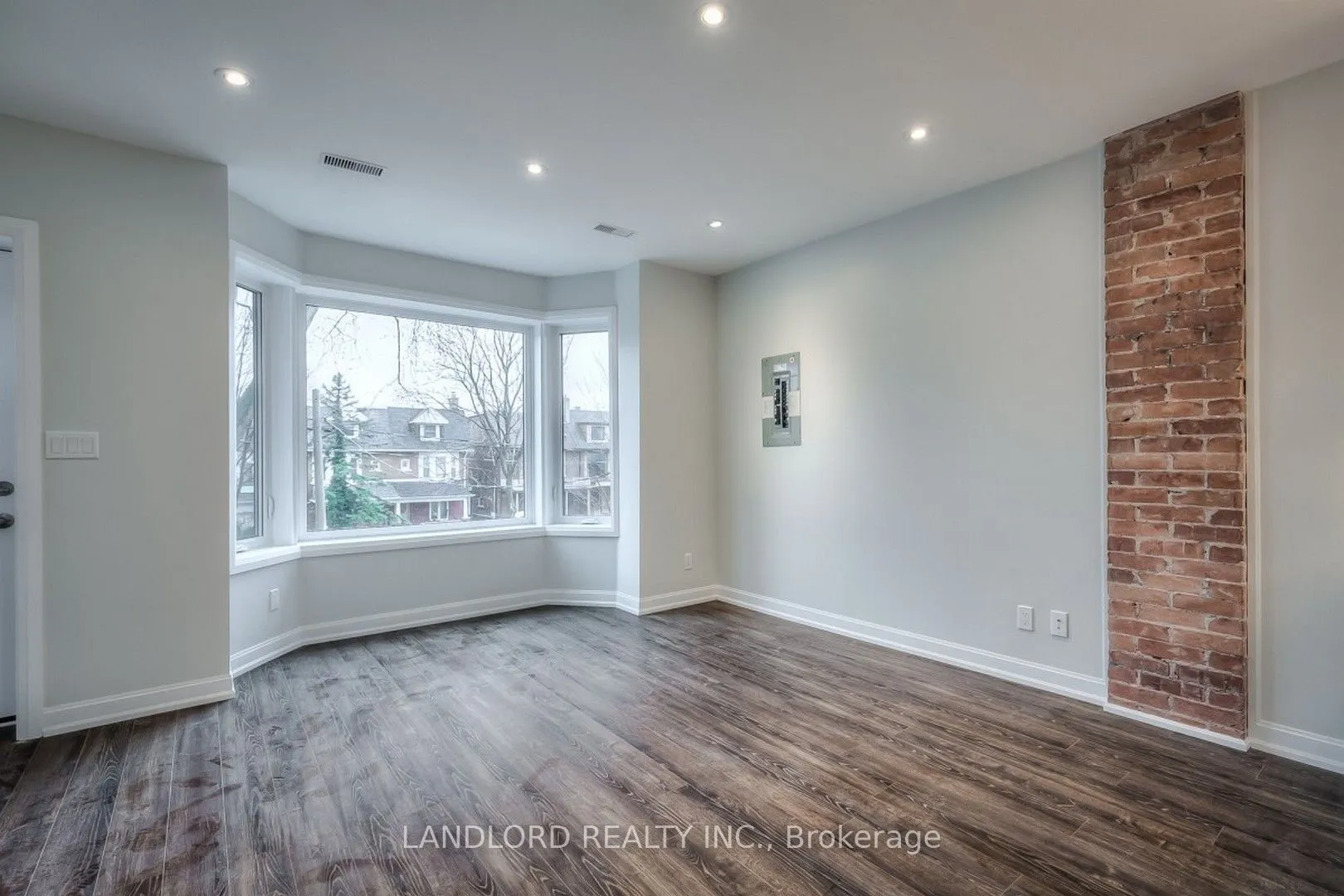 82 Parkway Avenue