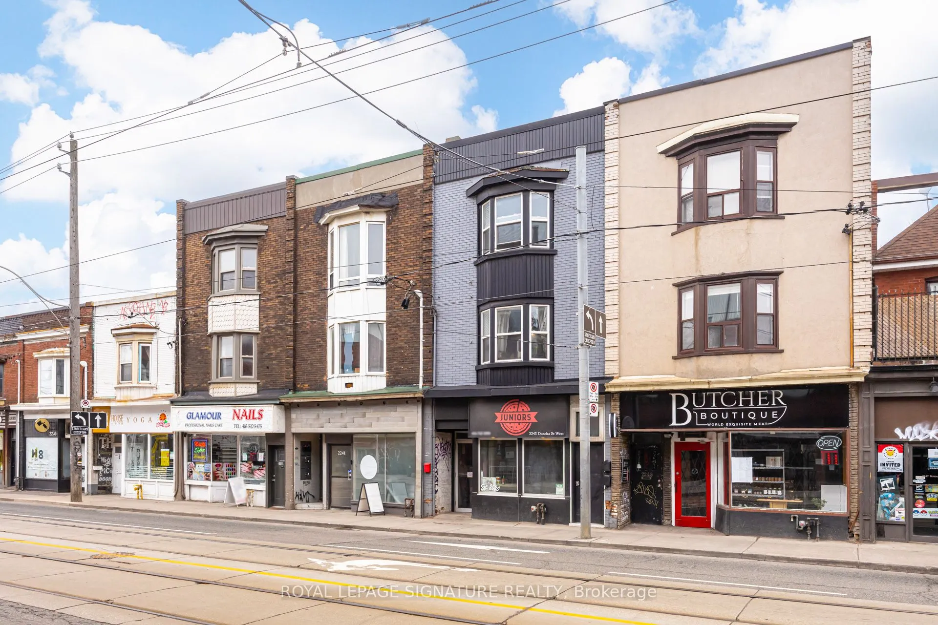 2243 Dundas Street W