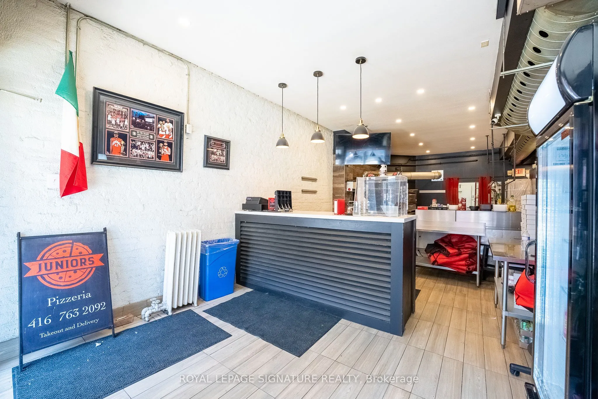 2243 Dundas Street W
