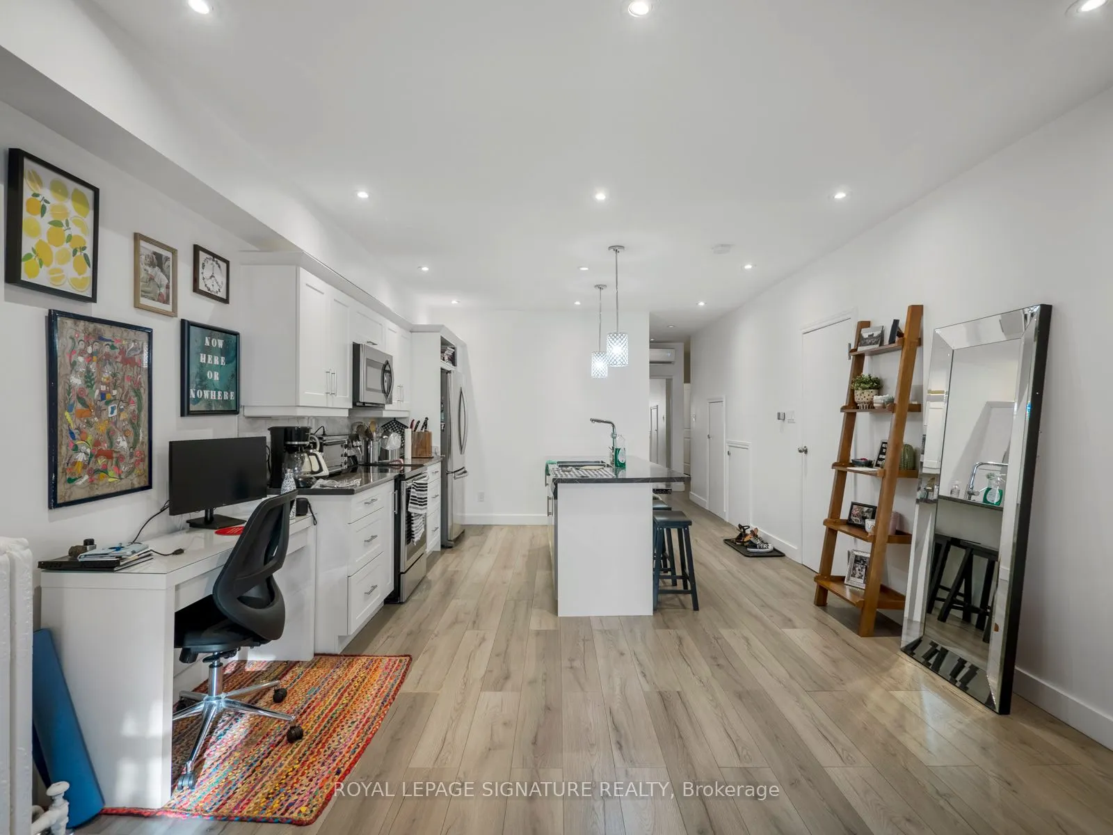2243 Dundas Street W