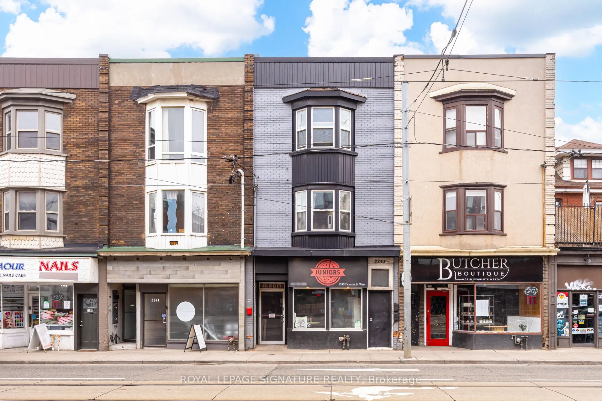 2243 Dundas Street W
