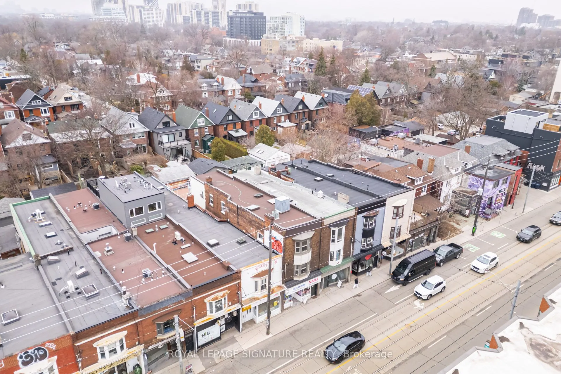 2243 Dundas Street W
