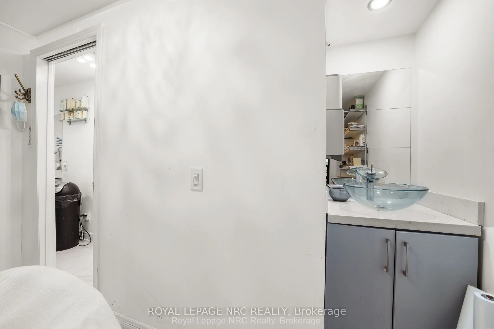 559 Lakeshore Road E