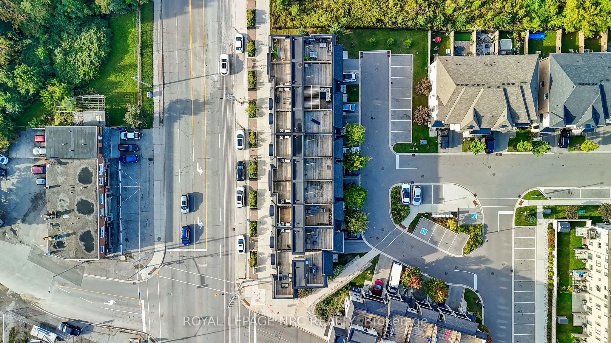 559 Lakeshore Road E