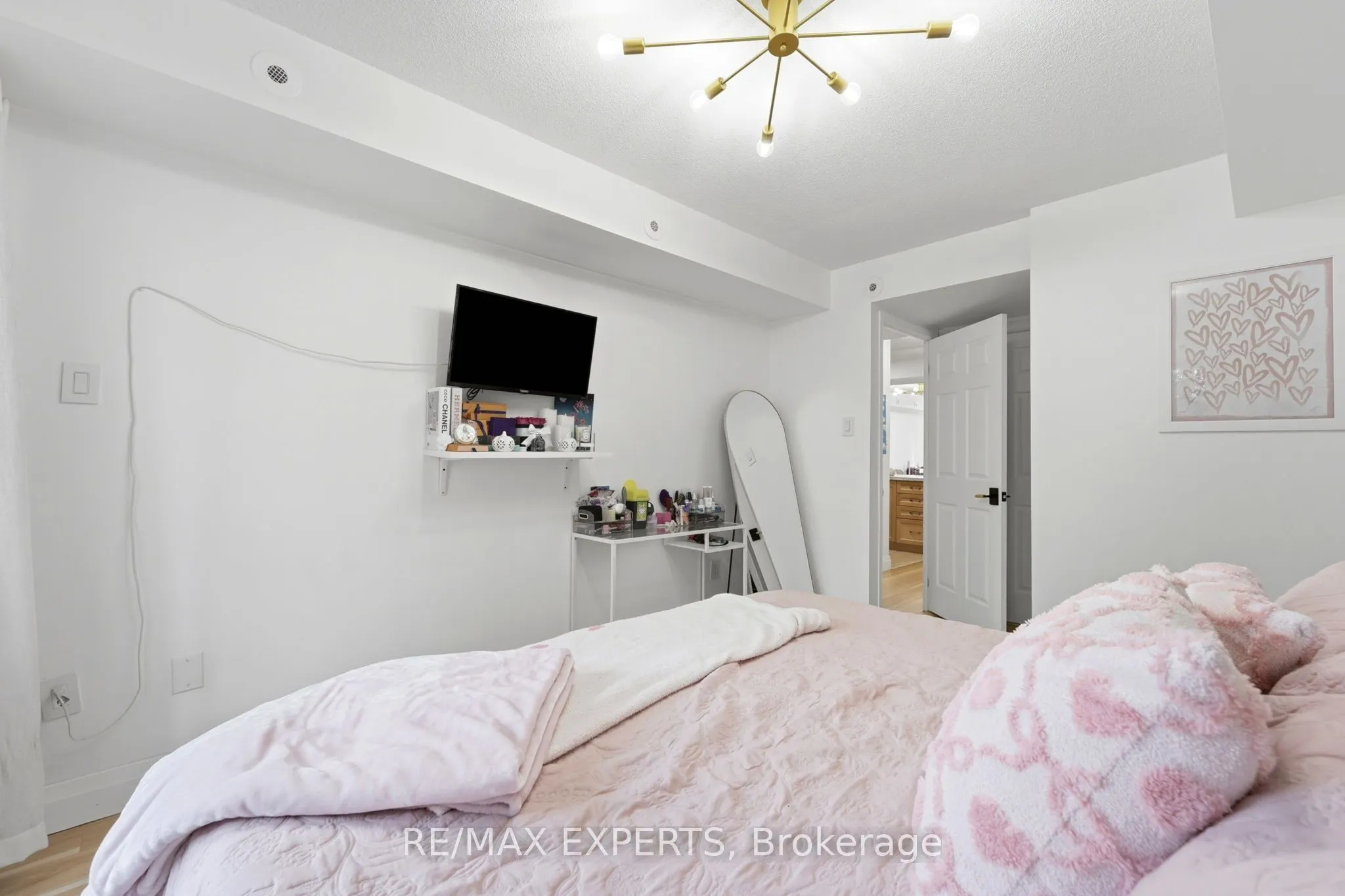 85 George Appleton Way #2025