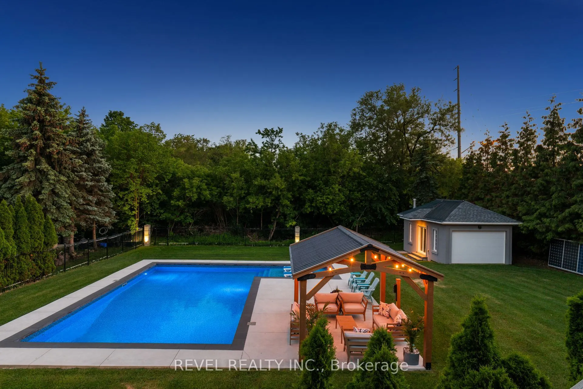 1648 Crediton Parkway