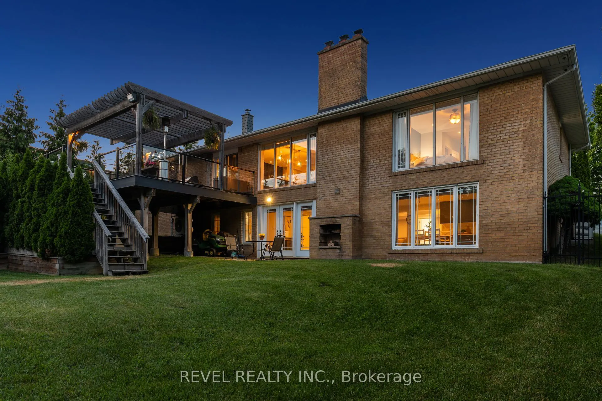1648 Crediton Parkway