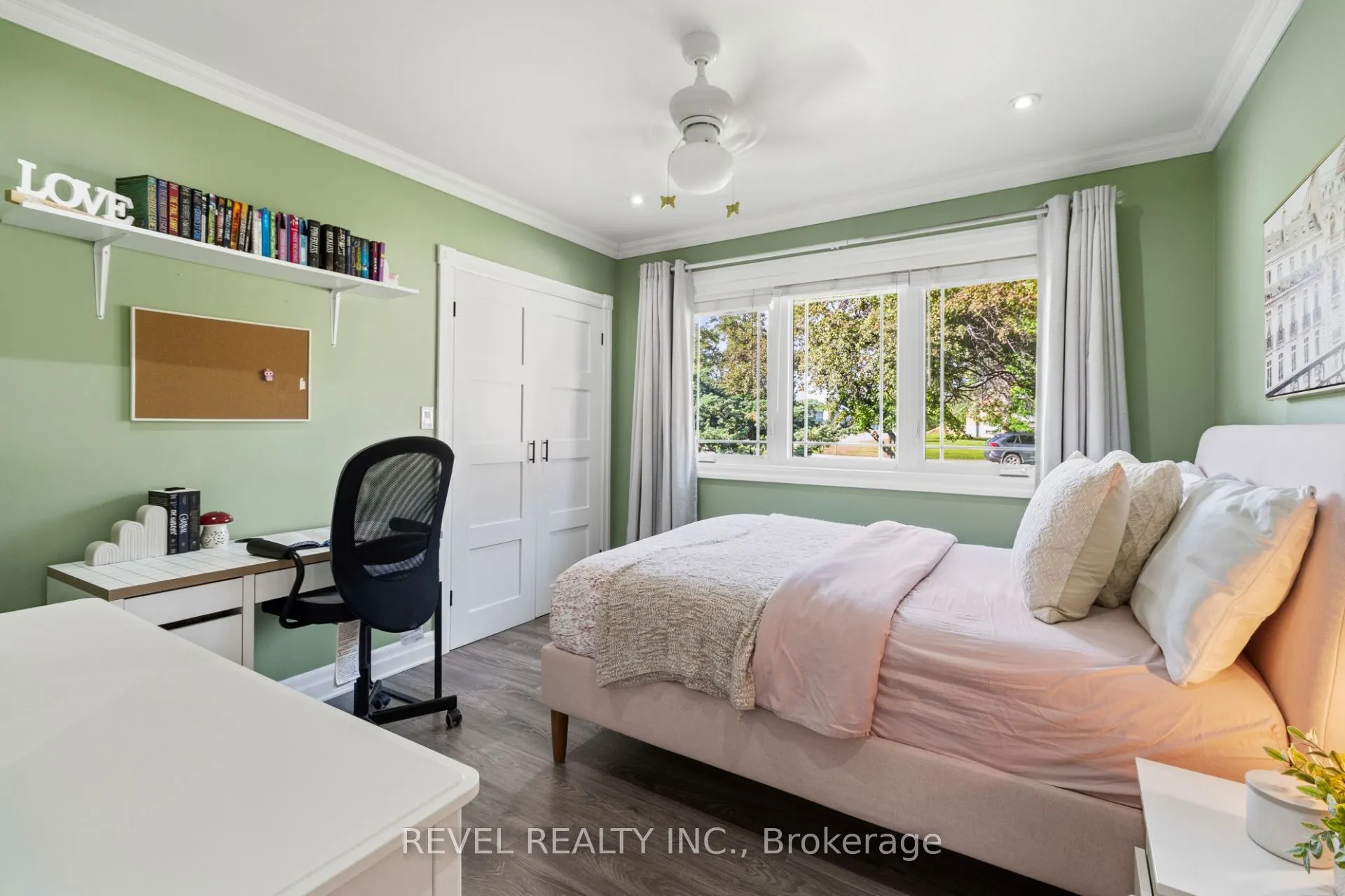 1648 Crediton Parkway