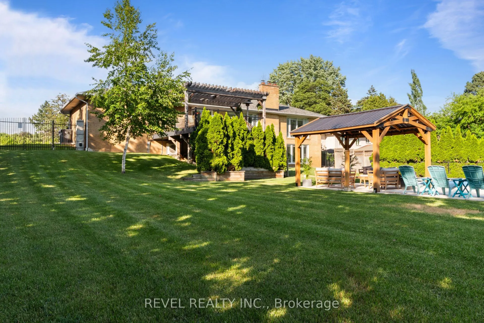 1648 Crediton Parkway